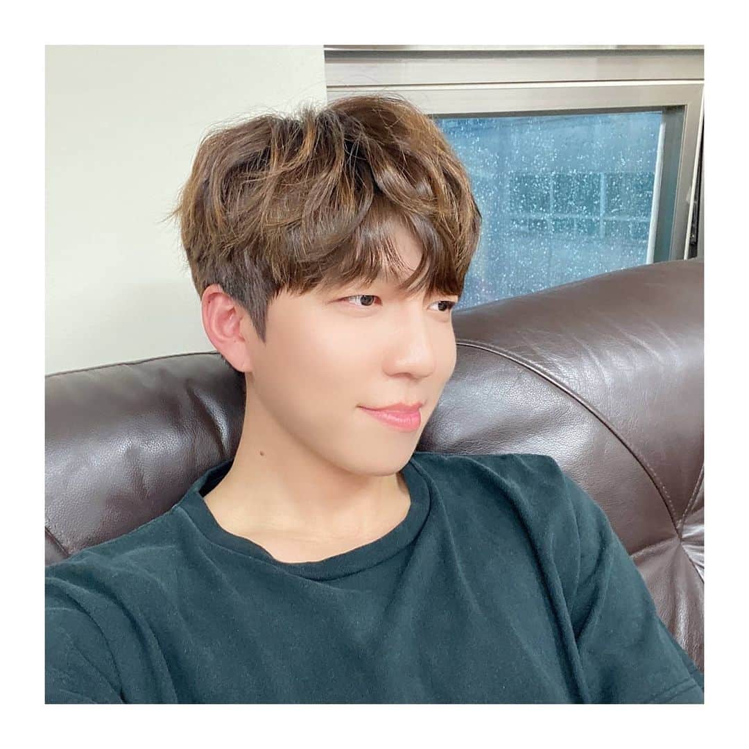 U-KISS（ユーキス）のインスタグラム：「[#수현] oppa 새로운 포즈시도🤭 키스미💋 주말 잘보내요🤘🤘  #유키스 #UKISS #SOOHYUN  #수현oppa」