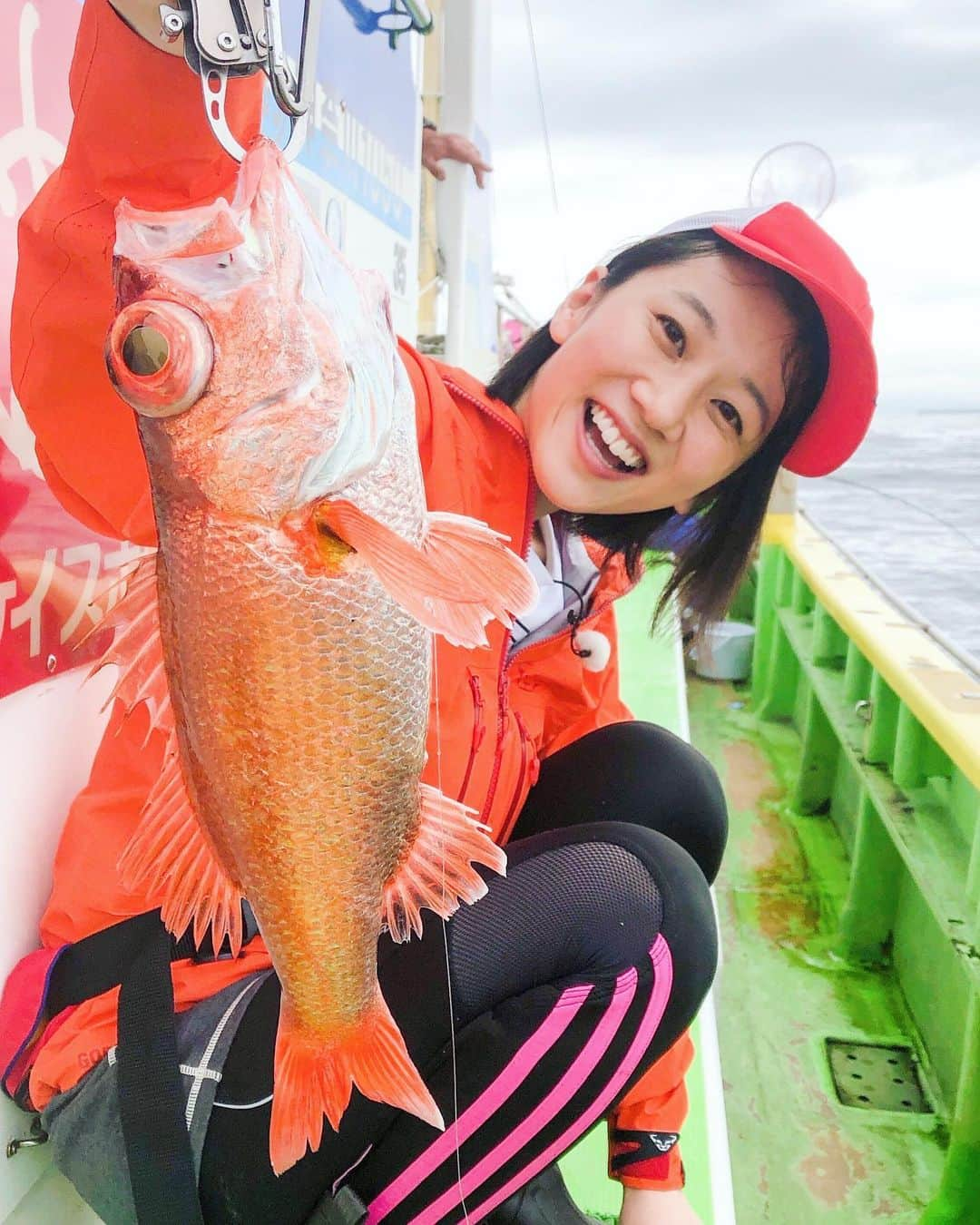 太田唯さんのインスタグラム写真 - (太田唯Instagram)「きょうは「大漁！関東沖釣り爆釣会」 のロケに行ってきました！@fishingvision  今月は超高級魚のアカムツ釣りに初挑戦！"のどぐろ"ってやつです😁﻿ ﻿ ﻿ 連日渋い日が続く中、 今日はお天気にも恵まれて、﻿ 超特大サイズを釣り上げられて、船内大盛り上がりでした🥳✨✨✨﻿久しぶりの釣り楽しかった〜！！ ﻿ ﻿ 8月20日21:00〜初回放送です！﻿ ぜひぜひお楽しみに！﻿😊🌻 ﻿ ﻿ ﻿ #釣り  #関爆 #釣りビジョン  #のどぐろ #アカムツ #釣果  #東京湾 #fishing  #新修丸 さん」7月31日 17時27分 - yuiohta.official