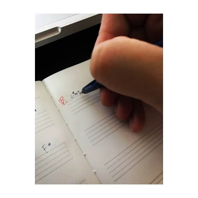 JONTEさんのインスタグラム写真 - (JONTEInstagram)「練習した曲の譜面を書いてみる✏️ #ピアノ #譜面 #アナログ #大事 #ノート #30円」7月31日 17時54分 - jtfav