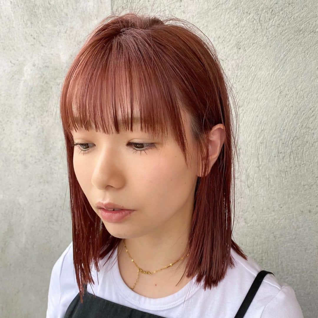 HAIRさんのインスタグラム写真 - (HAIRInstagram)「「すとんとストレートがおすすめ🍊」 HAIR掲載スタイリスト： @keiichi_suzuki_（CALVINA&LOWE） . -----------------------------------------------------------  Follow me👉🏽 @hair.cm  HAIR webサイトは「HAIR（ヘアー）」で検索！✨  -----------------------------------------------------------  HAIRは、お客様の『なりたいを叶えるスタイリスト』が集まるサイトです。  日々スタイリストの方々の素敵なヘアスタイルを掲載しています。  投稿スナップ数約40万の中から、気に入ったスタイルを見つけませんか？  HAIRを通じてサロンに予約もできますよ！💕  ----------------------------------------------------------- . . #ナチュラル #ミディアム #ブリーチカラー #アプリコットオレンジ #切りっぱなしボブ #ピンクバイオレット #モテ髪 #ヘアアレンジ #ヘアスタイル #ヘアカタログ #ヘアカラー #ヘアスタイリング #髮型 #髮型屋 #髮型設計 #发型 #短髮 #日系髮型 #女生髮型 #女生短髮 #염색 #헤어 #단발 #bob #복구펌 #짧은머리 #숏컷」7月31日 18時00分 - hair.cm