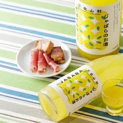 KURAND@日本酒飲み放題さんのインスタグラム写真 - (KURAND@日本酒飲み放題Instagram)「花粉症に効く！？ 美味しい柑橘「じゃばら」のお酒です。  『 下北山村じゃはらのお酒 』  「じゃばら」は、ゆず系の柑橘類。 花粉の悩みを祓う果物として、 注目されています。  名前の語源も「邪を祓う」からきており 縁起も良い柑橘です。  このお酒には、奈良県下北山村の農家 西村嘉之さんが栽培するじゃばらを使用  10年の研究に裏打ちされた じゃばらのプロフェッショナルです。 農薬も最低限に抑え栽培しています。  甘みと酸味だけでなく、 ほのかな苦味も楽しめる。スッキリと 染み渡るような柑橘のお酒になりました  「じゃばら」が気になる方 夏の花粉症に悩むお酒好きの方 ぜひこのお酒をチェックしてみてください。  お酒の詳細やお買い物は、 ﻿ プロフィールページのリンク先より 公式ホームページからご確認ください。 ﻿  ▽ まずはプロフィールへ @kurand_info﻿ ﻿ #kurand #果実酒 #酒スタグラム #じゃばら #爽快 #柑橘 #下北山村 #こだわり農家 #商品紹介 #お酒なう #お酒ライフ #柑橘好きの方へ #オンライン #ストア #お酒ギフト #花粉症」7月31日 18時17分 - kurand_info