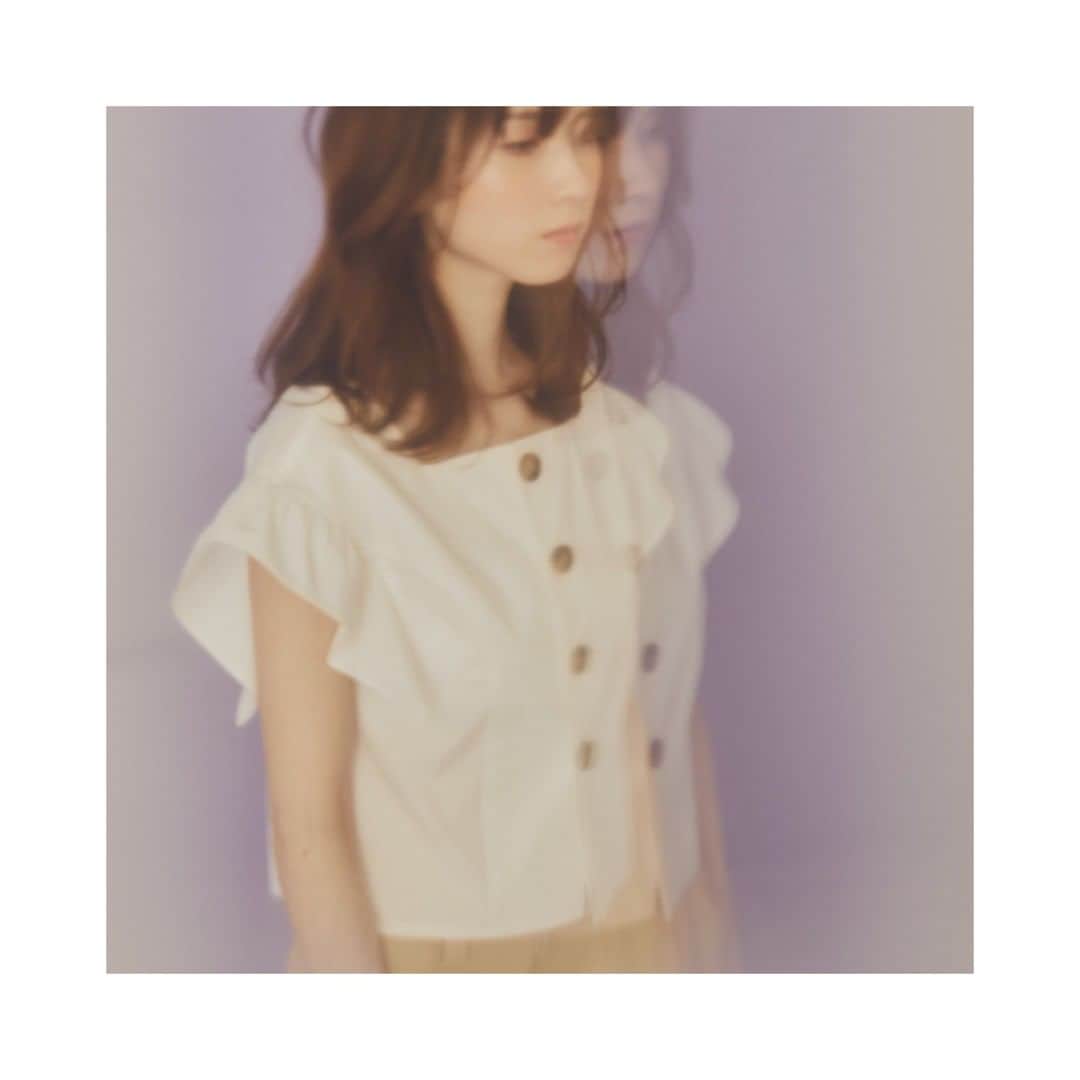 コレカウのインスタグラム：「ㅤㅤㅤㅤㅤㅤㅤㅤㅤㅤㅤㅤㅤ Recommend リネンのハーフパンツで大人カジュアルに ㅤㅤㅤㅤㅤㅤㅤㅤㅤㅤㅤㅤㅤ ㅤㅤㅤㅤㅤㅤㅤㅤㅤㅤㅤㅤㅤ  【Nora Lily】ギャザースリーブ ブラウス ¥6,920(in tax)  ㅤㅤㅤㅤㅤㅤㅤㅤㅤㅤㅤㅤㅤ  ㅤㅤㅤㅤㅤㅤㅤㅤㅤㅤㅤㅤㅤ  ㅤㅤㅤㅤㅤㅤㅤㅤㅤㅤㅤㅤㅤ  ㅤㅤㅤㅤㅤㅤㅤㅤㅤㅤㅤㅤㅤ  #デート服 #甘めブラウス #ショート丈トップス #可愛くなる#透明感女子 #ブラウス #ギャザーブラウス #ハーフパンツ #ホワイトコーデ #カジュアルファッション #ユニセックスアクセサリー #ユニセックス女子 #summerfashion #ladysfashion #perky_room #韓国ファッション #夏コーデ #シンプルコーデ #大人カジュアル #大人女子 #カジュアルコーデ #サマーコーデ#fashion #chao_app #zozotown」