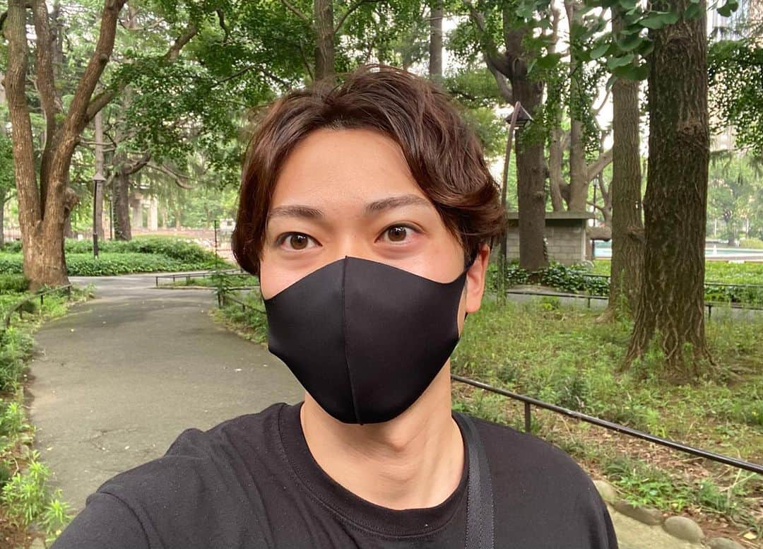 ないとーのインスタグラム：「今日は目のクマを取るためのプチ整形？の相談をしてきました。笑﻿ ﻿ イセアクリニックの鈴木医師曰く、目の脂肪を抜くのが最善策とのこと。。。﻿ ﻿ ただ目元にメスを入れるのが怖いのでやるかどうかはまだ決められない！！！笑﻿  やったことある方いたら感想教えて🥺 ﻿ とりあえず今日はフェイスケアだけをしてもらって帰ってきましたとさ。﻿ ﻿ おまけにプールで撮った動画も付けておきます。﻿ ﻿ #PR﻿ #目のクマ﻿ #プチ整形」