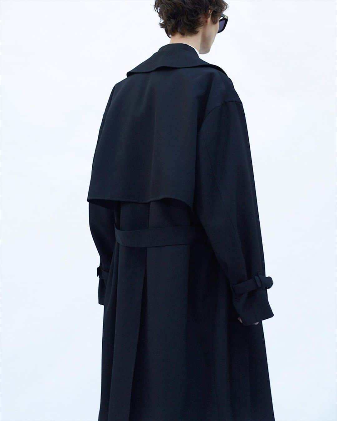 ウィザードのインスタグラム：「2020 FALL WINTER COLLECTION “Metropolis Noise Laboratories"  TILOCHEN COAT  https://wizzard.stores.jp/  #wizzard_fac #wizzard #fashion #tokyofashion #streetfashion #fashionphoto #designersbrand #domesticbrand #mensfashion #2020AW」