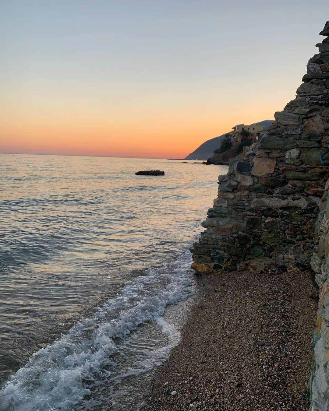 キャメロン・ファンデルバーグのインスタグラム：「Amazing break in Greece before our little man joins us 🇬🇷👶🏻」