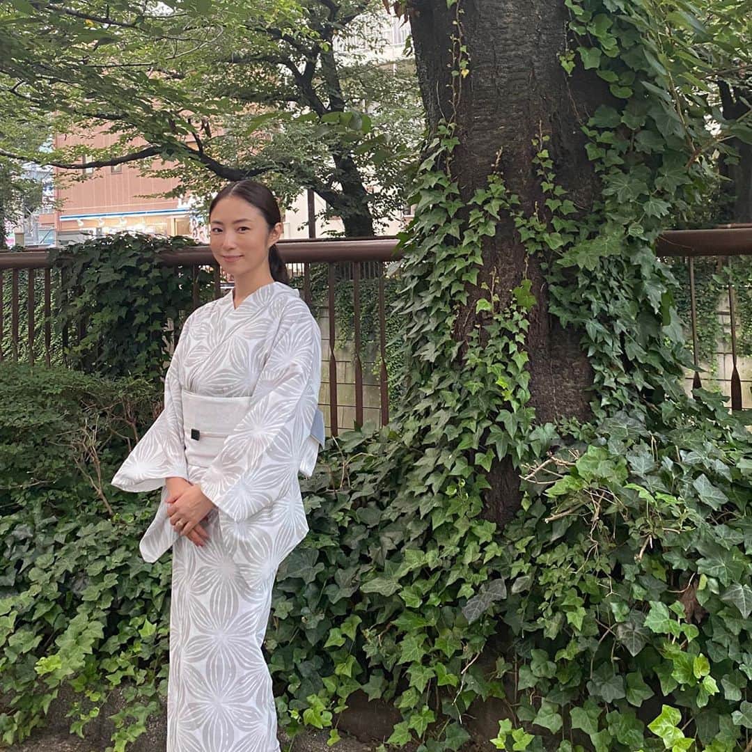 MEGUMIさんのインスタグラム写真 - (MEGUMIInstagram)「気がつけば夏らしい事何もしてないから焦って浴衣着ました😂❤️ @kimono_nakaya さんの オリジナル浴衣素敵でっす。 やはり和装はテンション上がりますね💚 I wore a yukata because I wanted to feel summer. @kimono_nakaya  original yukata is wonderful.」7月31日 18時43分 - megumi1818