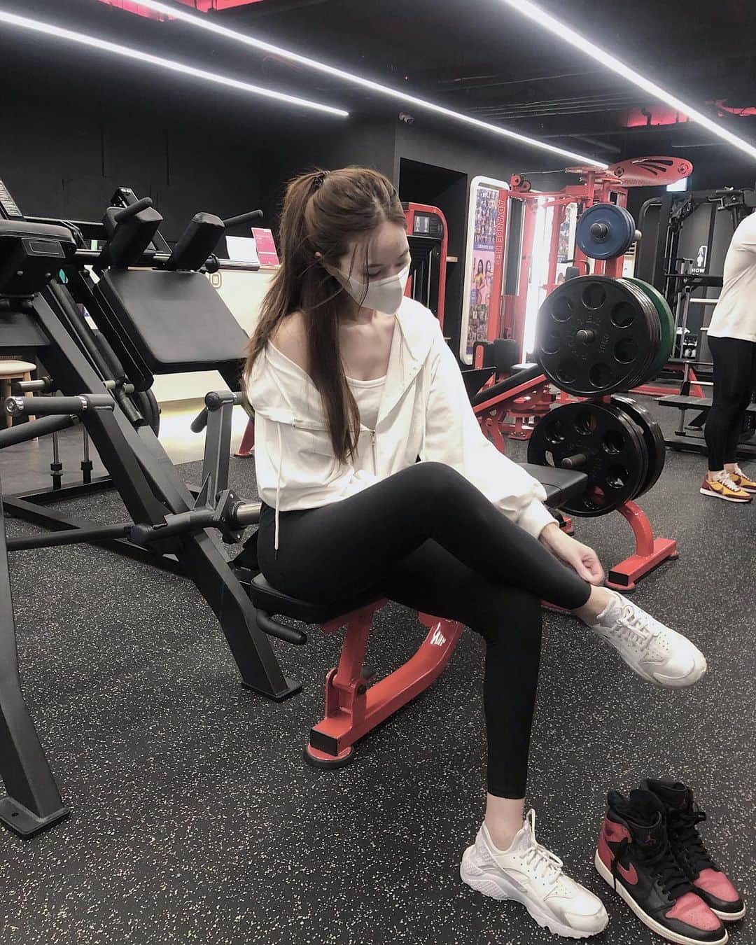 イユエリンのインスタグラム：「8개월만에 다시 운동🥊 #재활치료 #힘들어서헛웃음나옴」