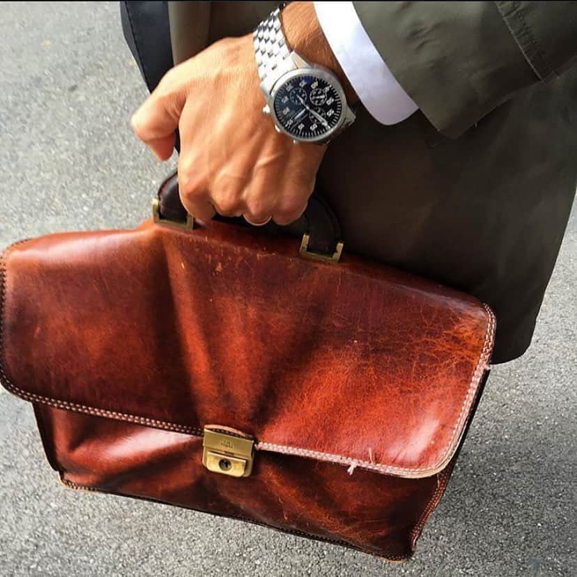 Maurice De Mauriac Zurichさんのインスタグラム写真 - (Maurice De Mauriac ZurichInstagram)「Seen on Streets of Zurich. Clients daily essential watch - he has it now for more than a decade and still loves it every single day. This made our day! #mauricedemauriac  #chrono #watchesmadebyzurich」7月31日 18時49分 - mauricedemauriac