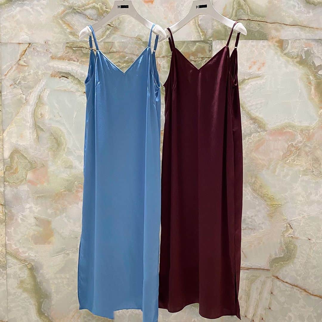 H BEAUTY&YOUTHさんのインスタグラム写真 - (H BEAUTY&YOUTHInstagram)「＜H BEAUTY&YOUTH＞ SATEN CAMI DRESS ¥24,000-(+tax) Color: Turquoise/Wine Size: S/M  #H_beautyandyouth @h_beautyandyouth  #BEAUTYANDYOUTH #Unitedarrows」7月31日 18時49分 - h_beautyandyouth