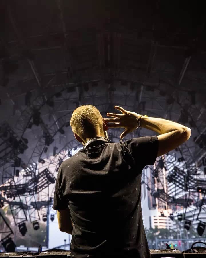 Armin Van Buurenのインスタグラム：「I’ve had the pleasure of welcoming lots of amazing remixes of my tracks throughout the years, many of which I’ve been playing extensively in my live sets. To make sure they won’t get lost in time, and to give everyone a chance to listen to these brilliant tunes whenever they want to, I launched this album full of ‘Lost Tapes’. There are thirty remixes from some of my favorite artists across the electronic music spectrum, so there should be something in there for everyone.」