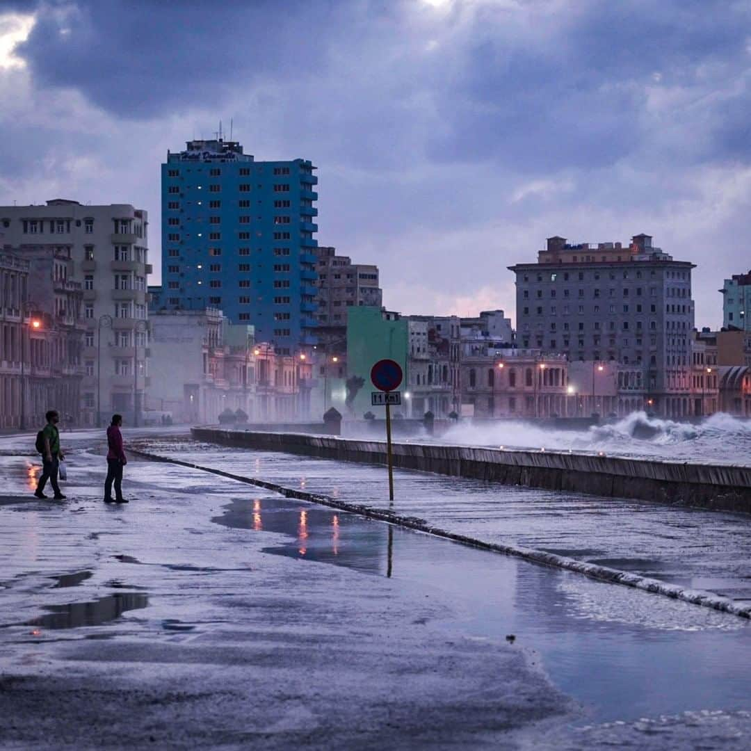 National Geographic Travelさんのインスタグラム写真 - (National Geographic TravelInstagram)「Photo by @junmichaelpark  On a windy day, high waves crash into the Malecón in Havana, Cuba. The Malecón is a seawall stretching over eight kilometers (five miles) and is arguably the most iconic place in Havana. View more photos and stories from around the world at @junmichaelpark.」7月31日 19時03分 - natgeotravel