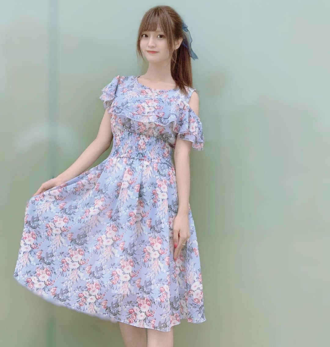 眞白ありすさんのインスタグラム写真 - (眞白ありすInstagram)「新しい夏服〜♡ インスタの広告見ていいなと思ったから買っちゃった笑  夏っぽくポニーテールしてみたよ！ . . . . . . #ポニーテール　#ポニーテールアレンジ #ポニーテール女子 #ポニーテールリボンズ #夏服　#夏コーデ #オフショル #オフショルワンピース #肩出し #オープンショルダー #オープンショルダーワンピース #花柄ワンピース  #大人コーデ #清楚系　#清楚系女子  #清楚系コーデ #お出掛けコーデ　#きれいめコーデ #ビジョビ　#ファッション好きな人と繋がりたい  #毎日コーデ #ポニテ」7月31日 19時06分 - alice.ee1010