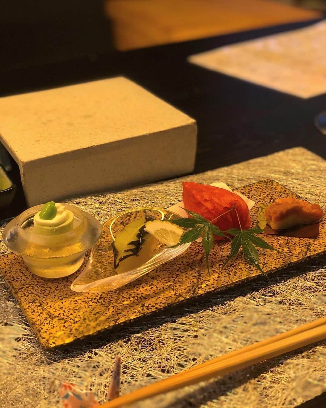 蘭子さんのインスタグラム写真 - (蘭子Instagram)「. . @sushibar4 🍣✨ . キャビアやフカヒレ茶碗蒸しや金箔等とっても豪華✨ お店の雰囲気もとてもいい感じ❣️ 深夜帯は1万円でシャンパン飲み放題もされているそうです！ . . お寿司大好きすぎて今日のお昼もお寿司でした💓 . . . . #六本木グルメ#六本木ランチ#六本木ディナー#港区グルメ#鮨好きな人と繋がりたい#鮨#お寿司#東京カレンダー#彼女とデートなうに使っていいよ#ビジョビ#東京ごはん#東京カレンダー#東京グルメ #西麻布グルメ#広尾ごはん#恵比寿ごはん #渋谷ごはん#麻布十番グルメ#六本木カフェ#恵比寿グルメ#表参道グルメ#広尾グルメ#グルメ好きな人と繋がりたい#グルメ部#グルメ女子#グルメ #コロナに負けるな」7月31日 19時23分 - xx_ranko_xx