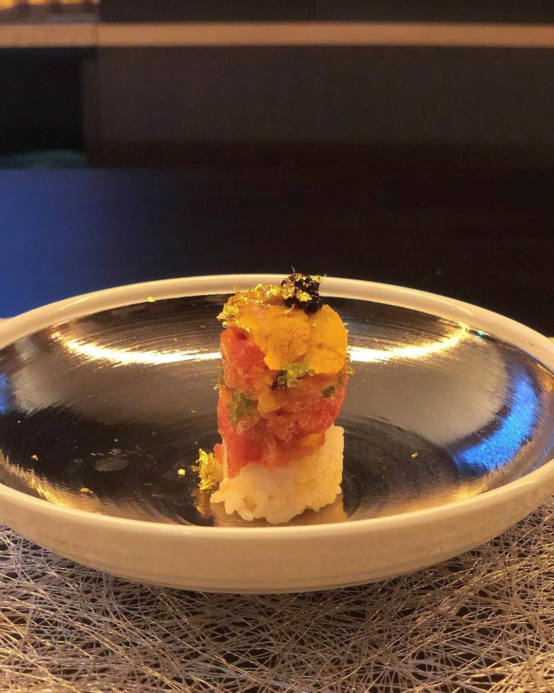 蘭子さんのインスタグラム写真 - (蘭子Instagram)「. . @sushibar4 🍣✨ . キャビアやフカヒレ茶碗蒸しや金箔等とっても豪華✨ お店の雰囲気もとてもいい感じ❣️ 深夜帯は1万円でシャンパン飲み放題もされているそうです！ . . お寿司大好きすぎて今日のお昼もお寿司でした💓 . . . . #六本木グルメ#六本木ランチ#六本木ディナー#港区グルメ#鮨好きな人と繋がりたい#鮨#お寿司#東京カレンダー#彼女とデートなうに使っていいよ#ビジョビ#東京ごはん#東京カレンダー#東京グルメ #西麻布グルメ#広尾ごはん#恵比寿ごはん #渋谷ごはん#麻布十番グルメ#六本木カフェ#恵比寿グルメ#表参道グルメ#広尾グルメ#グルメ好きな人と繋がりたい#グルメ部#グルメ女子#グルメ #コロナに負けるな」7月31日 19時23分 - xx_ranko_xx