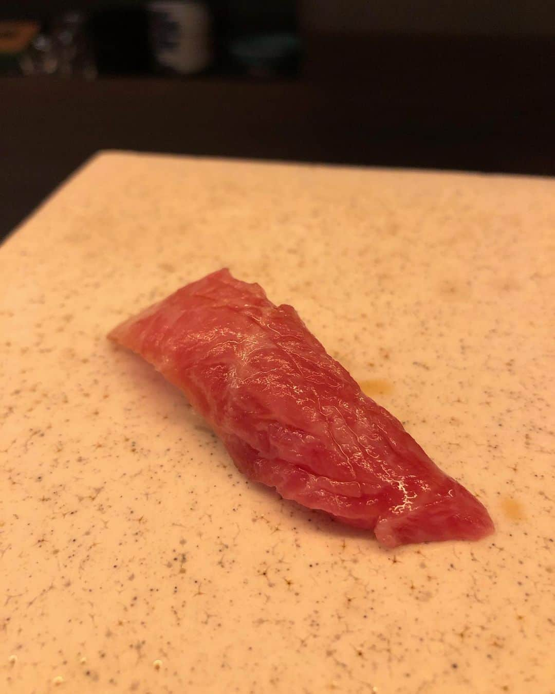 蘭子さんのインスタグラム写真 - (蘭子Instagram)「. . @sushibar4 🍣✨ . キャビアやフカヒレ茶碗蒸しや金箔等とっても豪華✨ お店の雰囲気もとてもいい感じ❣️ 深夜帯は1万円でシャンパン飲み放題もされているそうです！ . . お寿司大好きすぎて今日のお昼もお寿司でした💓 . . . . #六本木グルメ#六本木ランチ#六本木ディナー#港区グルメ#鮨好きな人と繋がりたい#鮨#お寿司#東京カレンダー#彼女とデートなうに使っていいよ#ビジョビ#東京ごはん#東京カレンダー#東京グルメ #西麻布グルメ#広尾ごはん#恵比寿ごはん #渋谷ごはん#麻布十番グルメ#六本木カフェ#恵比寿グルメ#表参道グルメ#広尾グルメ#グルメ好きな人と繋がりたい#グルメ部#グルメ女子#グルメ #コロナに負けるな」7月31日 19時23分 - xx_ranko_xx