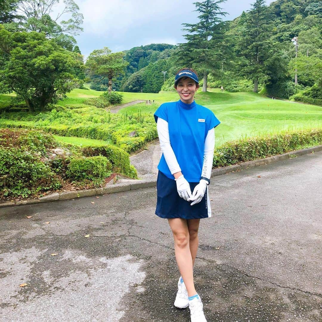 依吹怜さんのインスタグラム写真 - (依吹怜Instagram)「鮮やかなブルーのウエアでラウンド💙🏌️‍♀️⛳️﻿ スポーティー具合がとってもお気に入りなのです◎﻿ @junandrope ﻿ ﻿ 【武井壮のゴルフコロッセオ】の番組やっていた頃、それはそれはお世話になった、﻿ 懐かしのマグレガーCCに来ました！﻿ ﻿ た、楽しかった...﻿ ゴルフって本当楽しむものだわ〜😂💕﻿ ﻿ あの頃もお世話になった、﻿ @matsukenhoriken さんのアドバイスが的確すぎて、めっちゃ上手くなったんじゃないかって勘違いをしたよ🤣🤣🤣爆﻿ ﻿ もっと上手くなりたい〜😍﻿ ﻿ #依吹怜の目指せゴルフコロッセオ  #足があざだらけなのは #キックの練習の証です🤣爆」7月31日 19時20分 - ibukirey