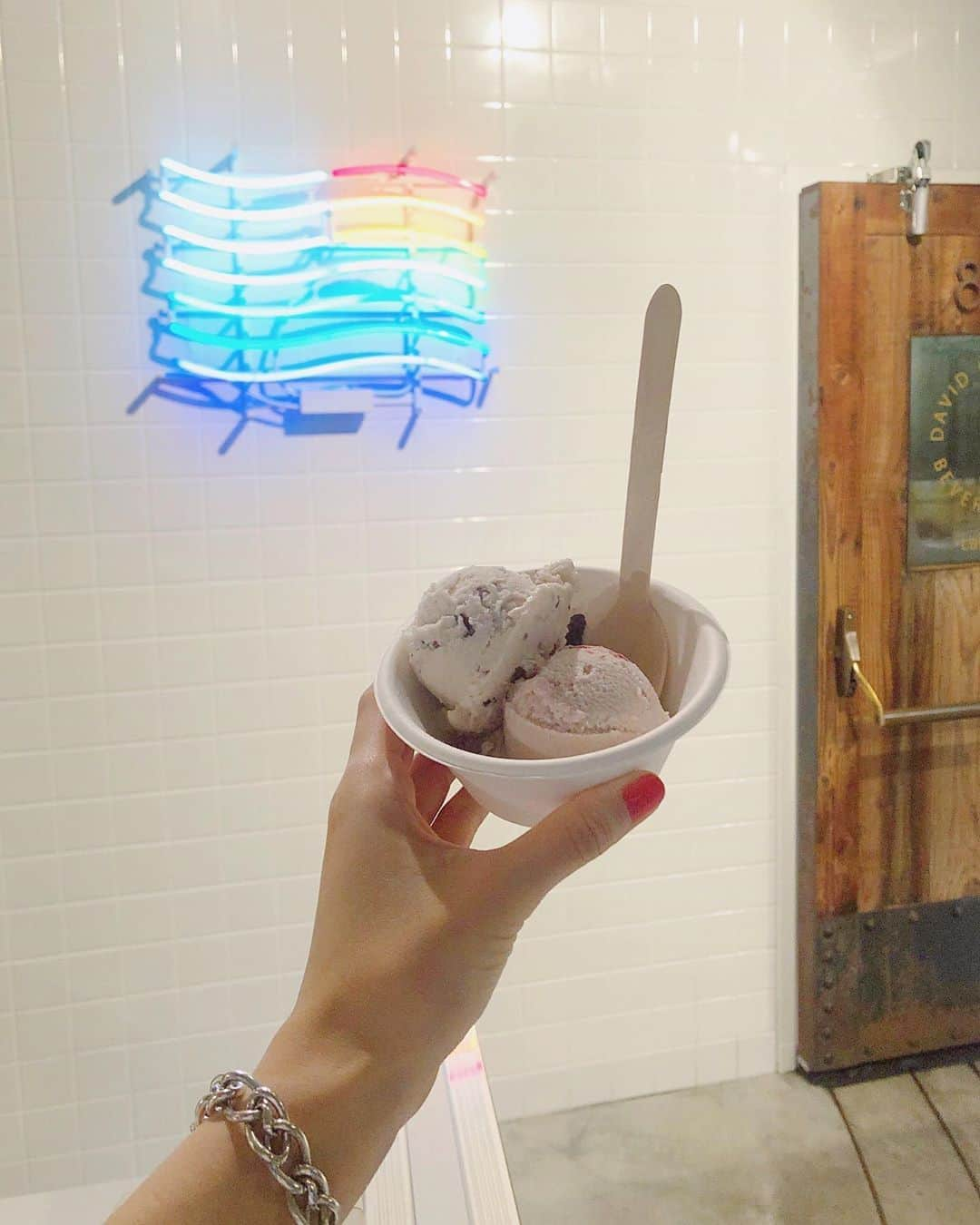 朝日奈央さんのインスタグラム写真 - (朝日奈央Instagram)「🍦 前に食べたアイスクリーム🌺 ここのお店気になってたんだあ✨ 乳製品、砂糖、グルテンを使ってないアイスクリームなんだってえ😋 店内も可愛かったー🌈 #アイスクリームって何でこんなにかわいいんだろうね #おすすめのアイスクリームあったら教えてちょい」7月31日 19時20分 - pop_step_asahi