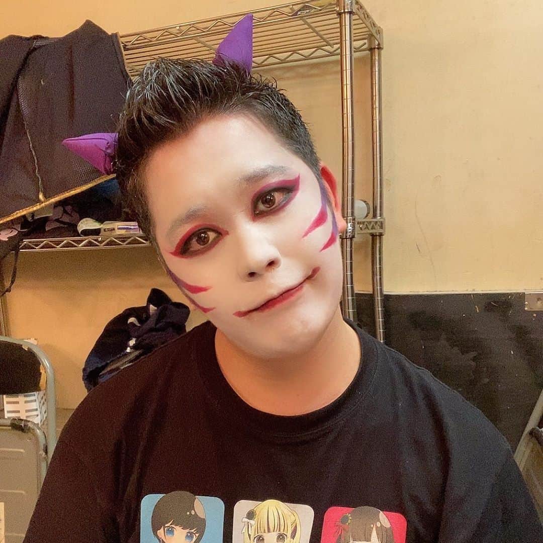 たっしーのインスタグラム：「金曜日🐷わくわく！ ＊ #モノクローン #虹色担当 #たっしー #アイドル」