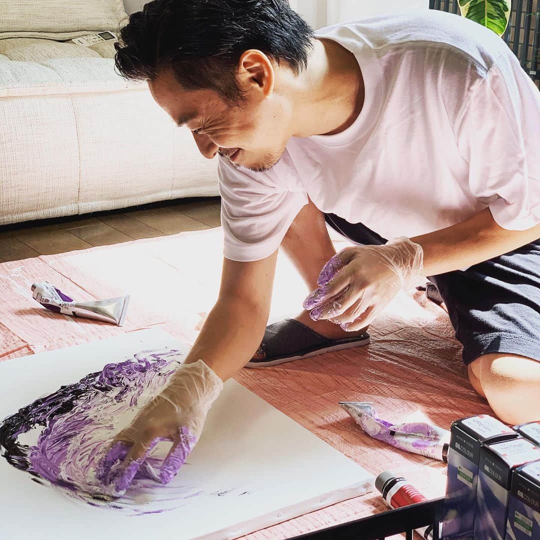 坂東工さんのインスタグラム写真 - (坂東工Instagram)「「あなたのオーラを描きます」 さあこれから始まります🖼 色が人から見えてくる👀 不思議な感覚と共に… クラウドファンディングでお求めいただけますが、あと一枚で今回は打ち止めです。 #アート #contemporaryart #avantgarde #坂東さんの絵はオーラが出る #ただいまクラウドファンディング中」7月31日 19時23分 - takumimoriyabando