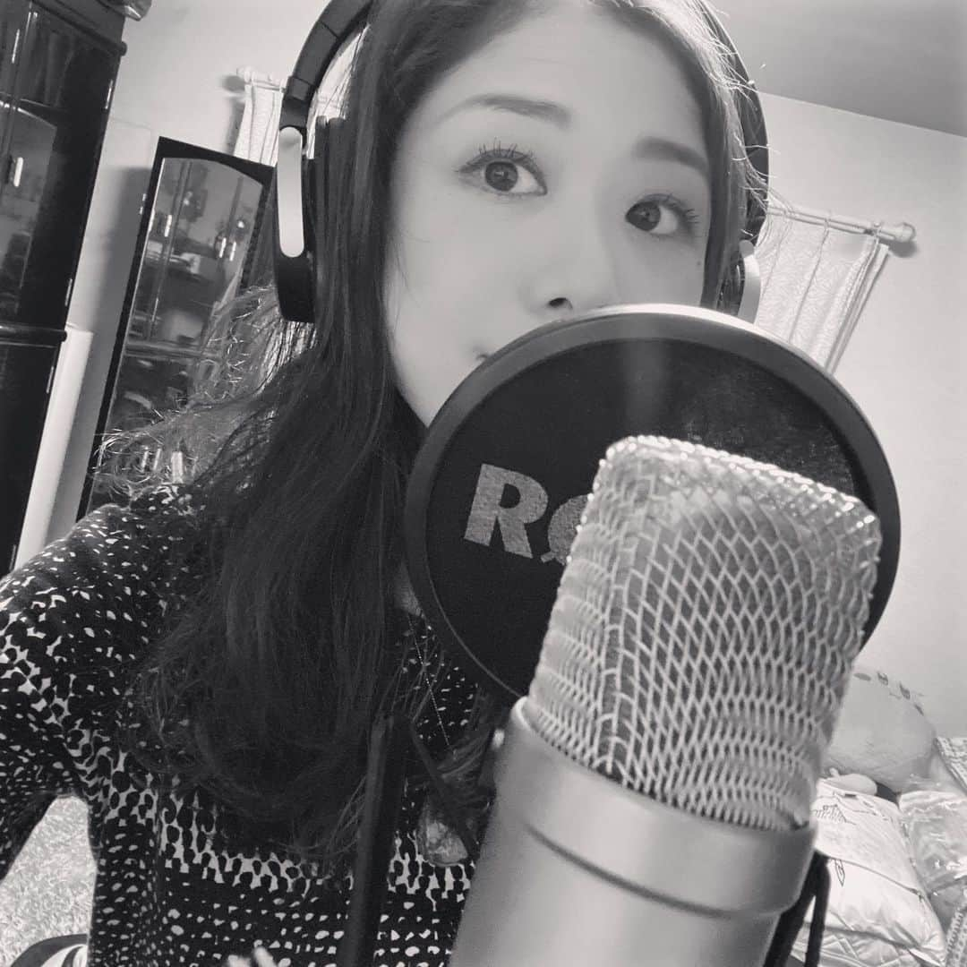 梶有紀子さんのインスタグラム写真 - (梶有紀子Instagram)「. 本日も先日制作した楽曲の🎧リ・曲作り こちらも全く違う曲になりました😋 . 【今日はYouTube Live！21:00-放送します🎥】 . 先週のアーカイブ！本日の放送まで限定公開中💁‍♀️見てみてね https://youtu.be/sjKgZ40VoIE . Talk Thema▶️ . ⭐️先日UPしたcover、生で歌います🎙 . まだの方はご覧ください👁 【#HelloAgain 〜#昔からある場所〜/ #MyLittleLover 】 https://youtu.be/EKkyicGA7Vs . ⭐️最近の曲作りについて ⭐️Switch.夢見る一歩.歌います🎤 . YouTubeチャンネルの登録と通知on！で放送時間前に通知がきます🙌よろしくね！ . 引き続き楽しんで見て頂けるコンテンツを目指して配信していきます🎥 . . . #stayhome #梶有紀子 #yukikokaji #シンガーソングライター #弾き語り #ギター弾き語り #ミュージシャン #ギター女子 #ギタ女 #jpop #music #singer #songwriter #音楽好きな人と繋がりたい #instamusic」7月31日 19時24分 - kajiyukiko1112