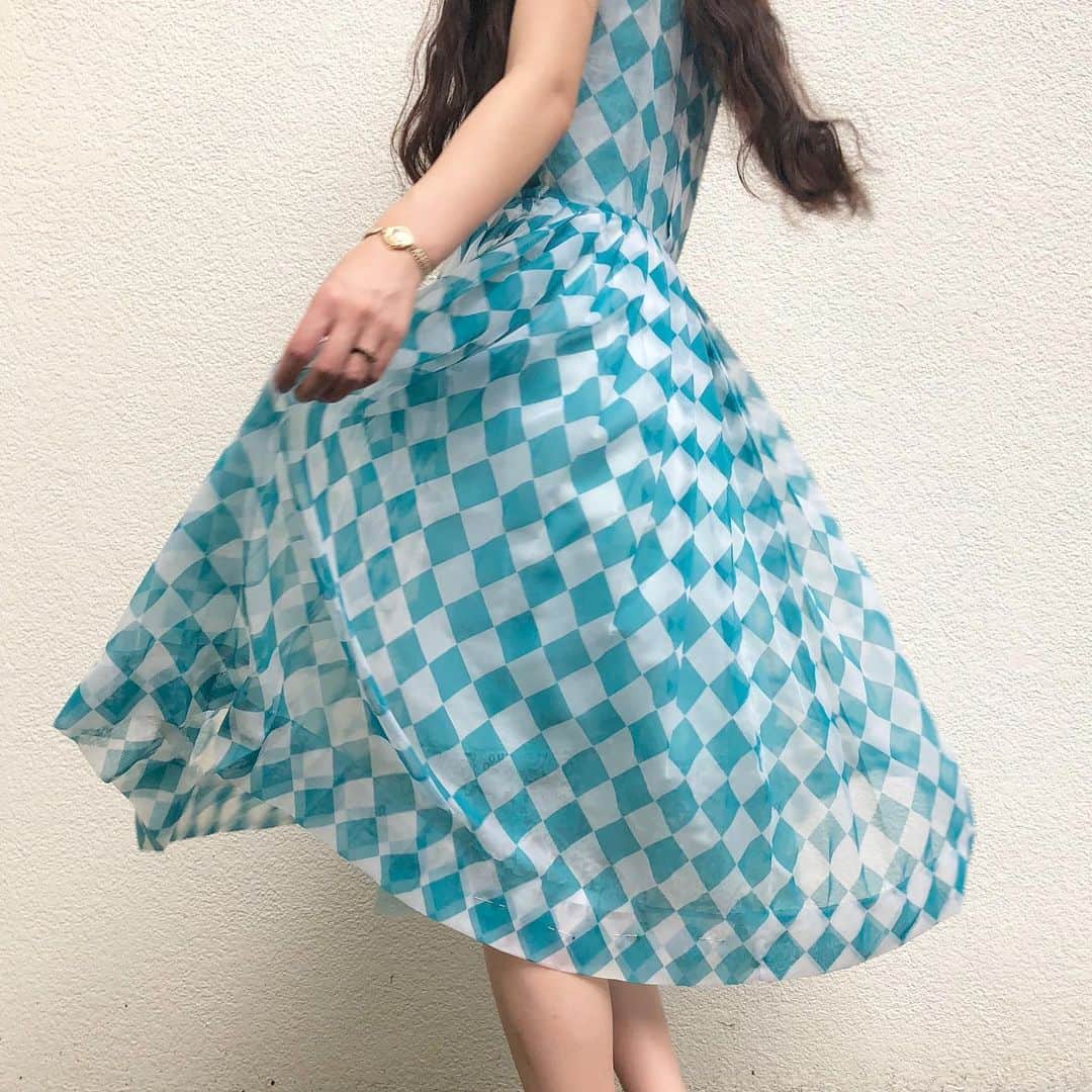 NUTTY Vintage&Collectibleさんのインスタグラム写真 - (NUTTY Vintage&CollectibleInstagram)「🍋NEW ARRIVAL🍋  ☑︎50's diamond blue dress  シアーな質感が涼しげなドレス👗 オープンカラーにダブルボタンといった男前なデザインではありますが、 肩にかかるスリーヴの長さや、フィットアンドフレアのシルエットがとてもレディで上品です。  ＊ONLINE STOREにてお買い求めいただけます＊ 📮ONLINE STORE送料無料📮  🛒〜〜〜〜〜〜〜〜〜〜〜 SUMMER SALE LINE UP 〜〜〜〜〜〜〜〜〜〜〜〜🛒 🎟30%~50% OFF TICKET SALE 💎VINTAGE JEWELRY : EVERYTHING 10%OFF 🛀EVERYTHING ¥1000 BATHTUB 📮ONLINE STORE SHPPING FREE 〜〜〜〜〜〜〜〜〜〜〜〜〜」7月31日 19時26分 - nutty_vintage