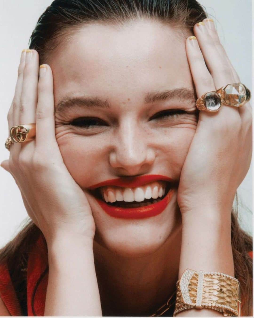 オーレリービダマンのインスタグラム：「Friday smile ! #finejewelry #aureliebidermann Thank you @lidewijmerckx」