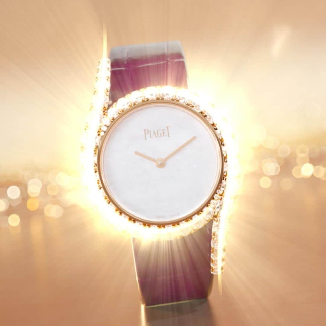 ピアジェさんのインスタグラム写真 - (ピアジェInstagram)「An 𝒊𝒄𝒐𝒏𝒊𝒄 and distinctive feminine watch, step into the light of the #PiagetLimelightGala. With three times more carats of 𝑫𝒂𝒛𝒛𝒍𝒊𝒏𝒈 𝑫𝒊𝒂𝒎𝒐𝒏𝒅𝒔, expertly paired with an elegant mother-of-pearl dial to enhance your natural 𝒔𝒉𝒊𝒏𝒆.  - #Piaget #PiagetWatches #WomensWatch #WatchLove #GoldWatch」8月1日 1時00分 - piaget