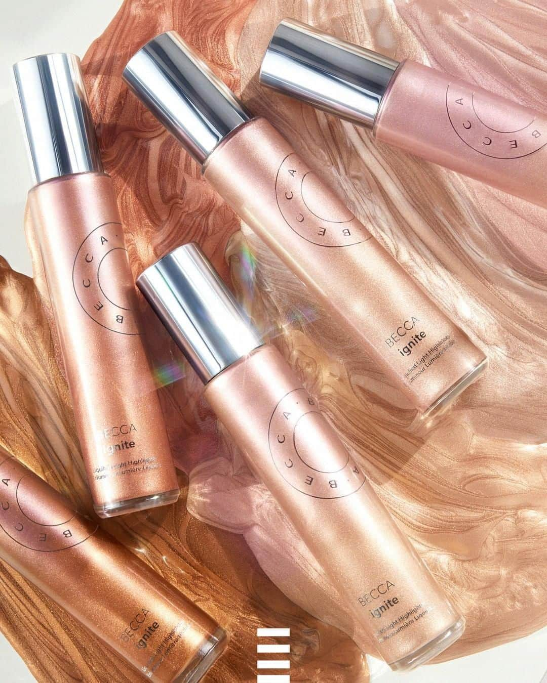 セフォラさんのインスタグラム写真 - (セフォラInstagram)「Comment ne pas craquer pour les highlighters liquides pour le visage et corps de @beccacosmetics ✨ Riche en vitamine E pour hydrater toute la journée avec des notes fraîches d'ananas, noix de coco et fleur d'oranger qui vous accompagneront parfaitement cet été ☀ . #Regram @beccacosmetics #SephoraFrance #SephoraLovesBecca」8月1日 1時00分 - sephorafrance