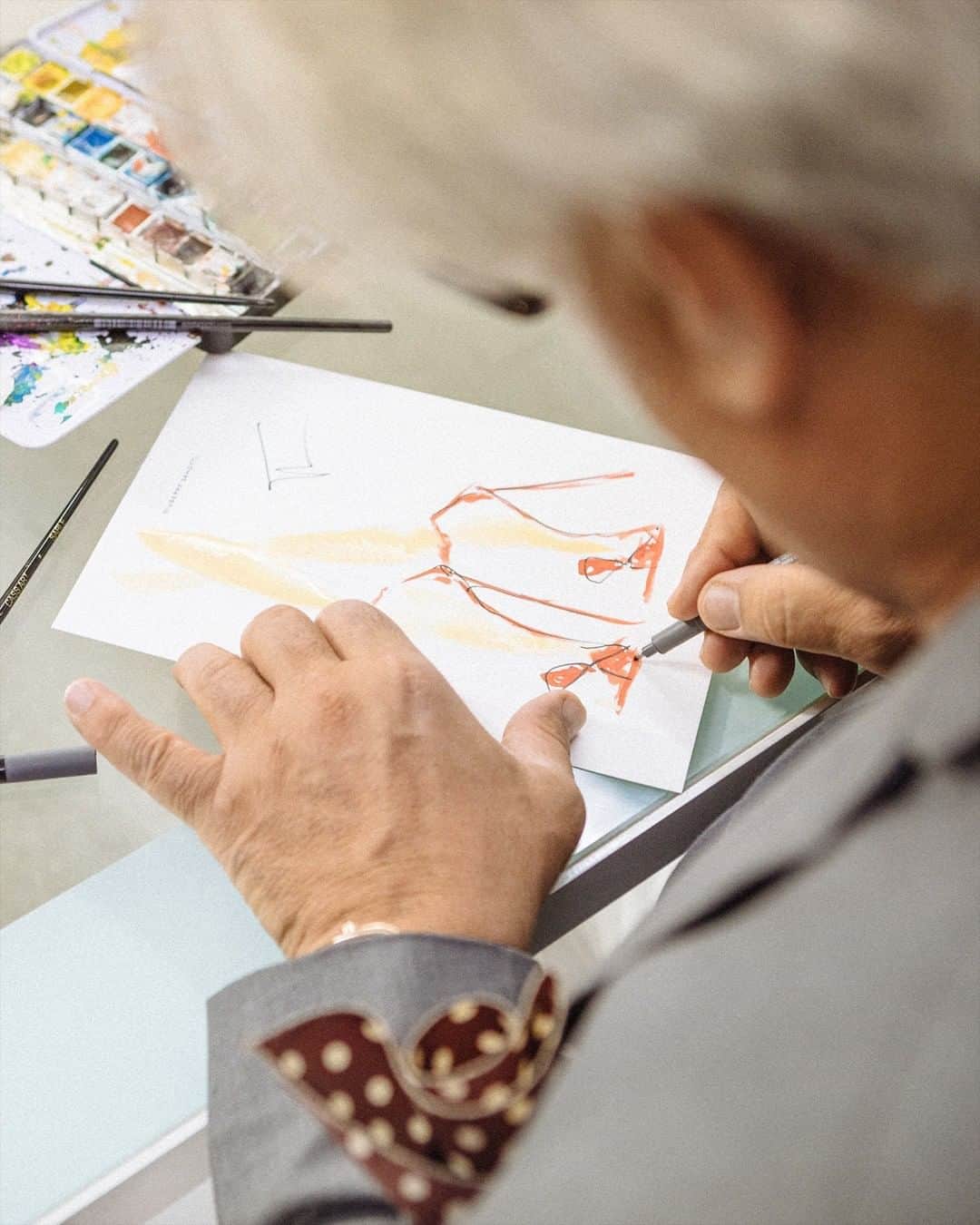 Giuseppe Zanotti Designさんのインスタグラム写真 - (Giuseppe Zanotti DesignInstagram)「From the imagination of #GiuseppeZanotti, a new way to spice up your style. An exclusive look at the craft behind the new CHILI PEPPER—a glossy red patent sandal with an extra picante twist.  #GZCraft #GZFW20」8月1日 1時00分 - giuseppezanotti