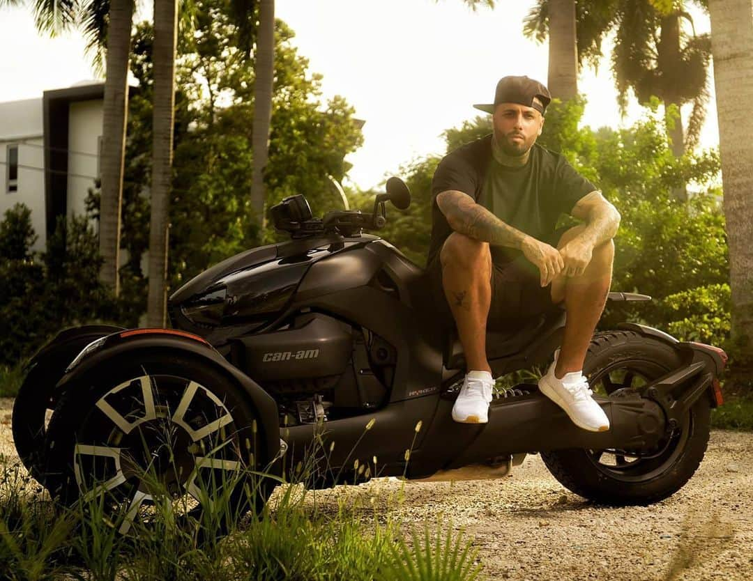 NICKY JAMさんのインスタグラム写真 - (NICKY JAMInstagram)「Ready to ride my Can-Am Ryker.  Totally overdue! #CanAmPartner #CanAmRyker #RideLikeNoOther @canamonroad」8月1日 1時00分 - nickyjam