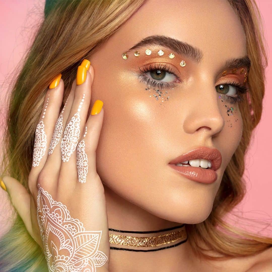 wet'n wild beautyさんのインスタグラム写真 - (wet'n wild beautyInstagram)「Face gems and body tattoos and glitter, OH MY! ✨ Bring the festival to your backyard with our #FantasyMakersNeonCollection!  Available EXCLUSIVELY @walmart online and in-stores.  MUA Credit: @jordanliberty & @tiffyk1125  #wetnwild #FantasyMakers #wnwNeonCollection」8月1日 1時02分 - wetnwildbeauty