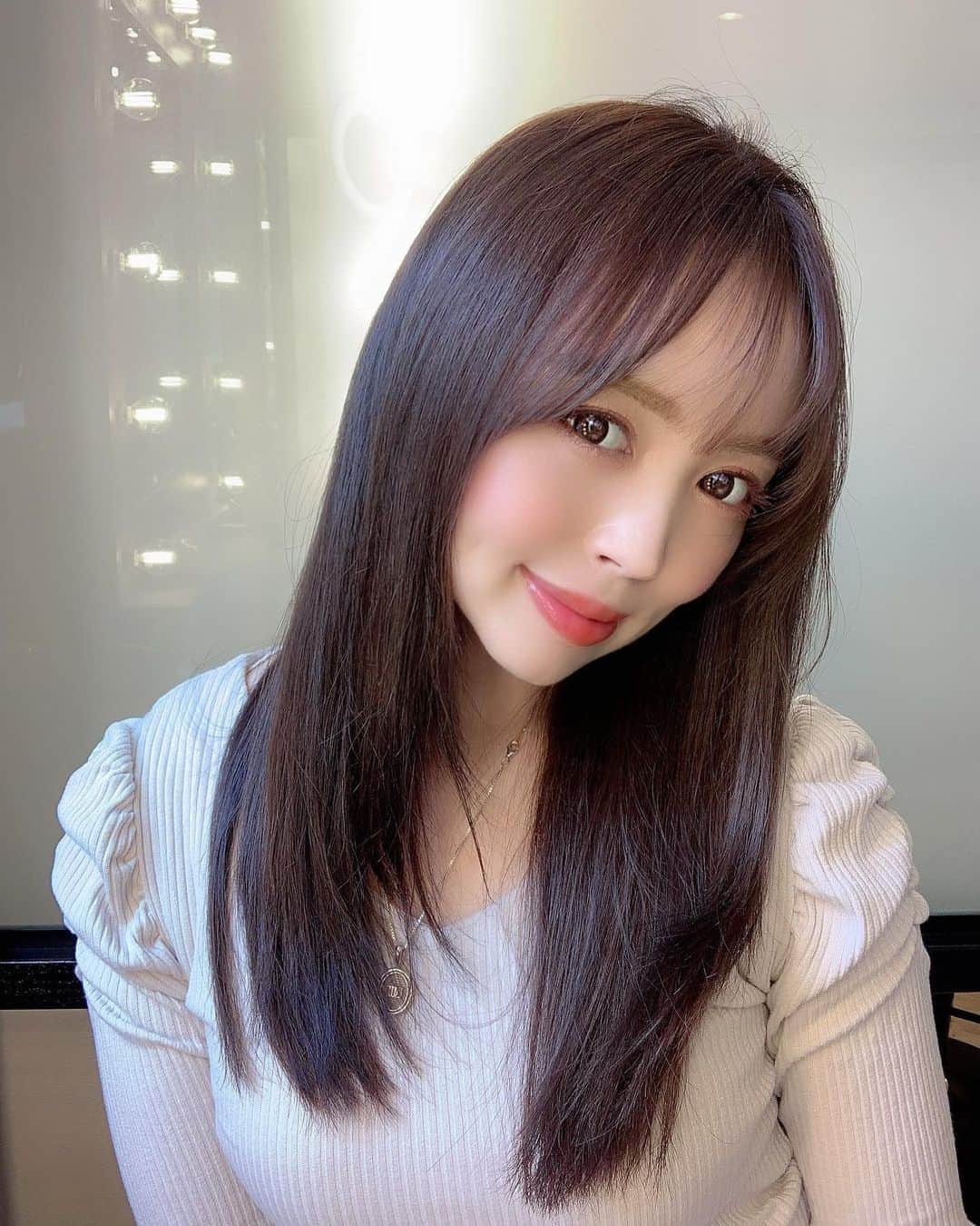のインスタグラム：「安定の艶髪♡﻿ ﻿ ﻿ ﻿ 先日、大好きな　@rrsalon.aoyama  で、ミネコラでカラーandトリートメント💕﻿ ﻿ 今回はいつもの @chisaki_inoue  ちゃんがお休みだったので、﻿ @rrs_jun さんにやってもらいましたー！☻﻿ ﻿ ﻿ ﻿ ﻿ ありがとうございます😊！﻿ ﻿ ﻿ 髪質がどんどん良くなってきてありがたい^ ^✨✨﻿ ﻿ 今回も透明感あるパープルアッシュにしてもらいました💕﻿ ﻿ ﻿ ﻿ またお願いします♡」
