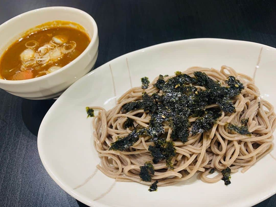 段原瑠々さんのインスタグラム写真 - (段原瑠々Instagram)「今週の献立🍛  全然麺が見えないカレーラーメン。 絶対おいしいカレードリア。 初めて作って感動したカレーざるそば。 一日目のカレーライス。  今回使ったカレー粉、これおいしい😋💗  一回カレー作るとこうなっちゃう😅  #juicejuice  #段原瑠々 #カレー週間  #カレーアレンジ  #お気に入りは  #カレーざるそば  #おいしかった  #しあわせ満点」7月31日 19時36分 - ruru_dambara.official