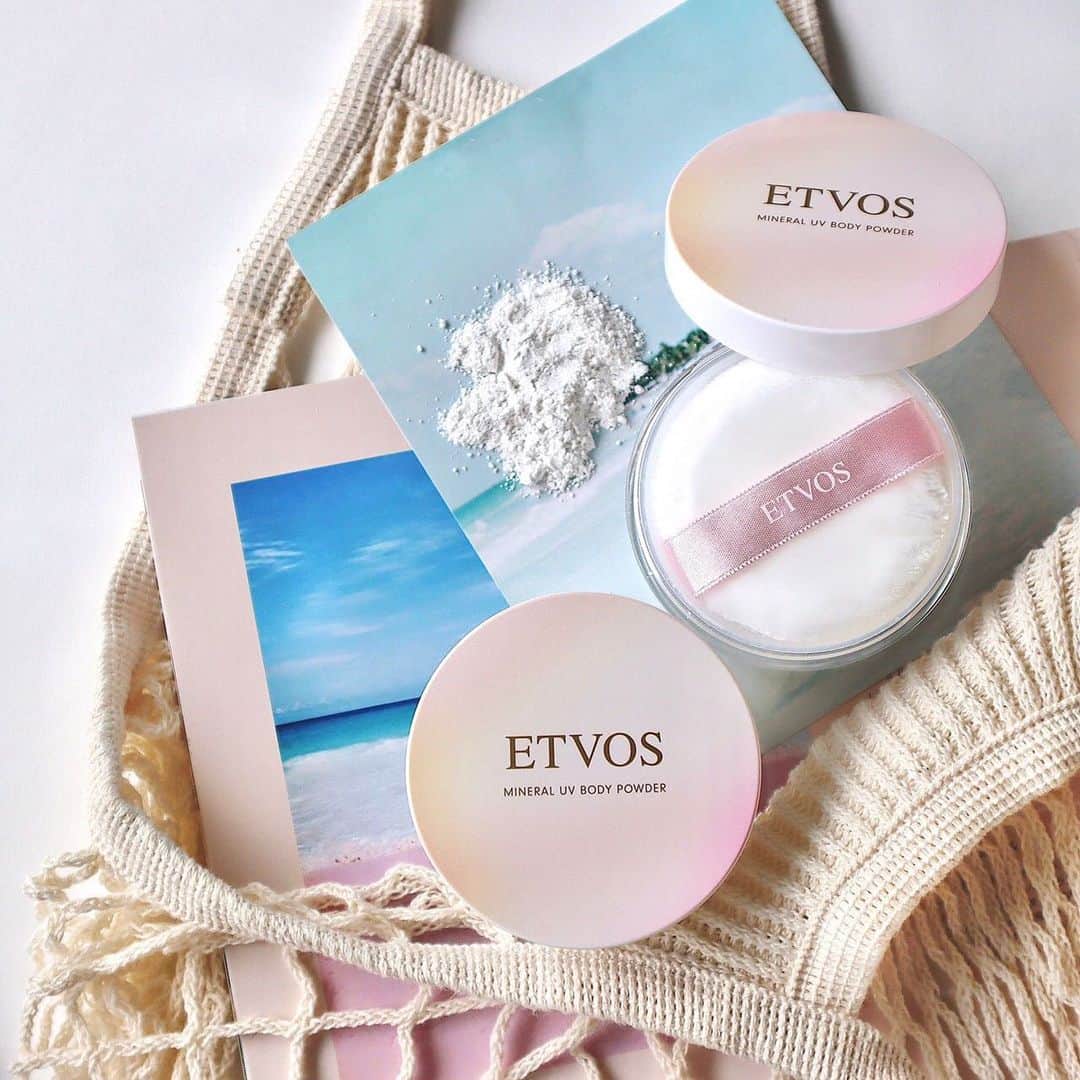 ETVOS　さんのインスタグラム写真 - (ETVOS　Instagram)「5/7から開催している「#エトヴォスと海を守ろう」キャンペーンは、皆さまのご協力により、参加総数2020件を達成することができました！たくさんの方にご賛同いただき、感謝申し上げます☺キャンペーンは8月31日（月）まで開催しておりますので、引き続き、皆さまのご参加をお待ちしております。  ・ SNSを通じて、海の豊かさを守りたい…そんな想いから、ETVOSは「#エトヴォスと海を守ろう」キャンペーンを開催しております。  ・ 皆さまの身近にある「日焼け止め」。様々なタイプの日焼け止めが存在しますが、ビーチで使用される「紫外線吸収剤配合の日焼け止め」が、珊瑚の白化の原因になると考えられており、世界各国では、「紫外線吸収剤配合の日焼け止め」の販売や使用を禁止する動きが広がってきています。 ・  ETVOSのミネラルUVシリーズは、創業以来、紫外線吸収剤不使用。肌と環境に負担をかけず、紫外線から肌を守る紫外線散乱剤を使用しています。 ・ 海の豊かさを守るため、大事な場所を守るため、今できること、ETVOSと一緒にはじめませんか？ ・ キャンペーンの趣旨にご賛同いただける方へ…  ・ ☑ETVOSの「ミネラルUVシリーズ2020」の写真を投稿  ・ ☑ETVOS公式アカウントの5月7日の投稿をシェア  ・ ☑ETVOS公式アカウントの5月7日の投稿をいいね  ・ 上記のいずれかにより、キャンペーンへの参加が完了します。  ・ 参加総数2020件（投稿/シェア/いいね）は達成されましたので、沖縄の珊瑚の保護活動を行う団体へ、珊瑚の苗を寄付することが決まりました✨  ・ キャンペーンは8月31日（月）まで開催しておりますので、引き続き、皆さまのご参加をお待ちしております☺ ・ ・ ・ 質問等は、最新の投稿にコメントをお願いします☺ My ETVOS（ハイライトの “TEMPLATE” 参照ください）への参加もお待ちしております☺ ※You are welcome to re-post our pictures, but please refrain from using the pictures and videos without permission.  ・ ・ ・ #エトヴォスと海を守ろう #エトヴォス #etvos #キャンペーン #ミネラルUVシリーズ #ミネラルUVパウダー #ミネラルUVベール #ミネラルUVボディパウダー #海を守ろう #環境 #環境問題 #サステナブル #環境保護 #sdgs #sustainabledevelopmentgoals #savetheocean #saveouroceans #saveourseas#oceanconservation #marineconservation #savecoral #oceancreatures #coralreefs」7月31日 19時48分 - etvos.jp