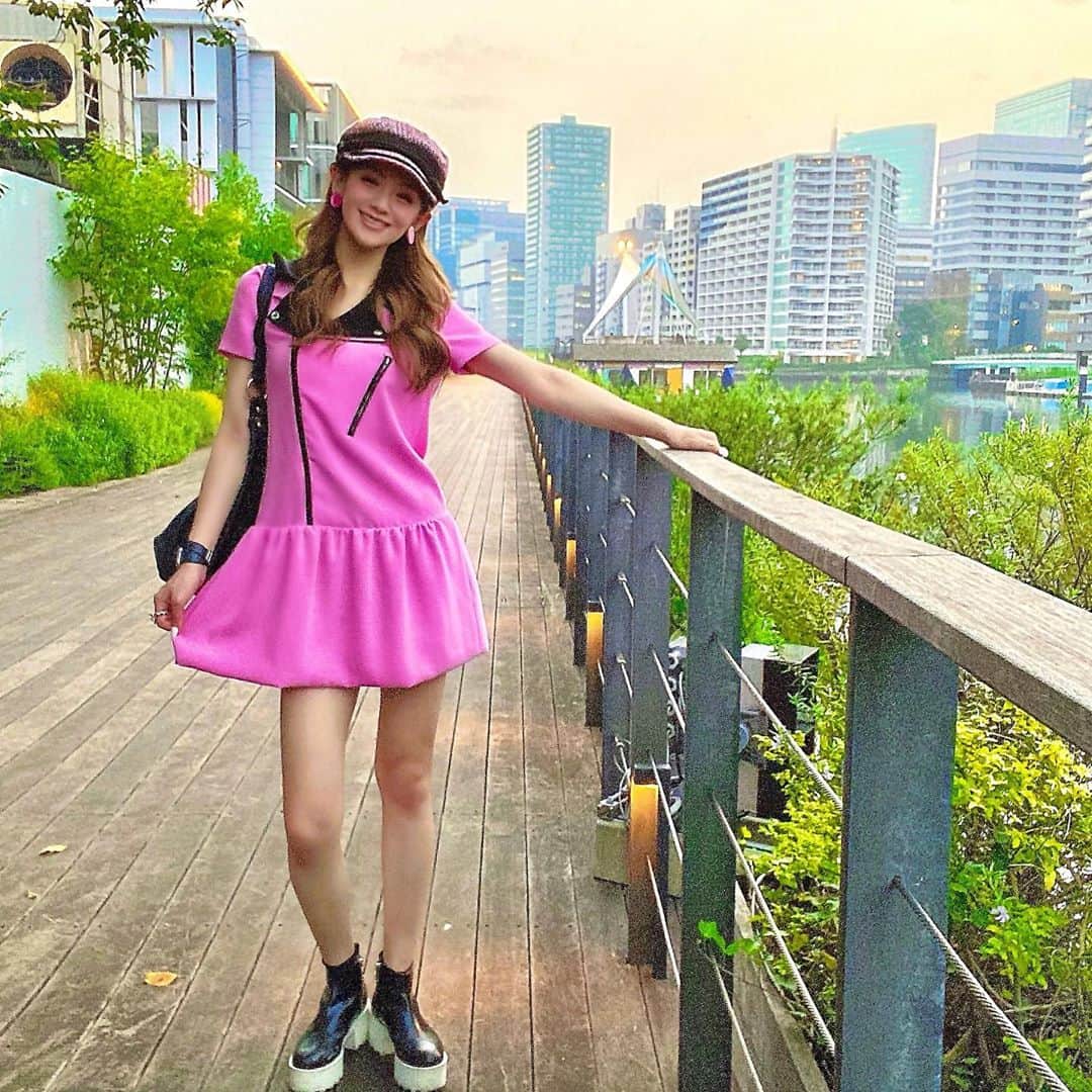 金山睦さんのインスタグラム写真 - (金山睦Instagram)「今日のお洋服。 私の脚が細く見える丈に短くしてます。 持ってるスカート3割切ってます😁 #OOTD #fashion #fashiongram #fashionlover #fashionlove #japanesefashion #🇯🇵 #ファッション　#ファッションコーデ」7月31日 19時43分 - kanayama_chika