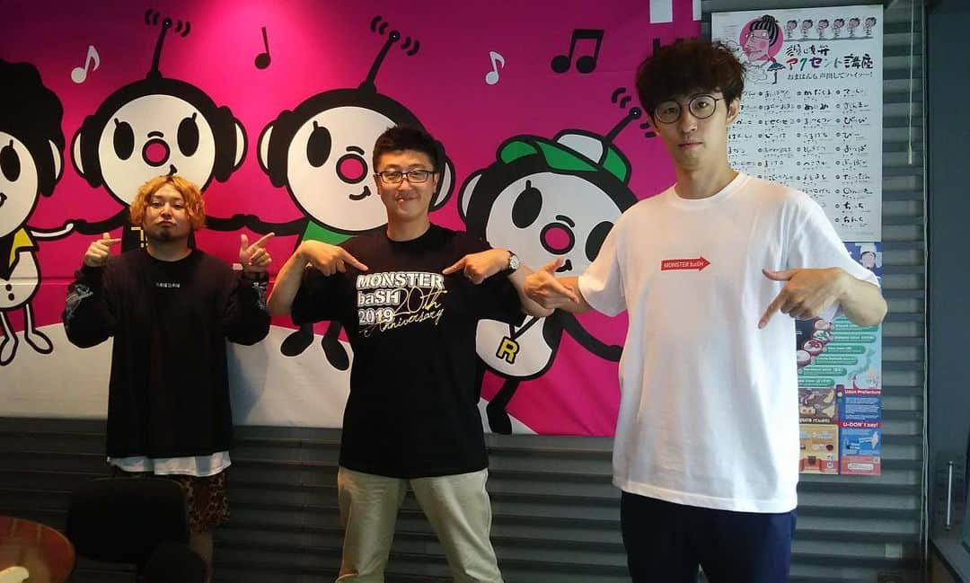 のインスタグラム：「明日8/1(土)お昼12:00よりFM香川にてMONSTER baSHを大いに語り合う特番「786モンバスレディオ～Don't stop music. We never stop baSH.～」放送！FM香川から井川さん、DUKEからモンバスプロデューサー定家さん、そして12年連続出演(＋バイト1回)のモリちゃんでお送りいたします！是非！ #モンバス #monsterbash」