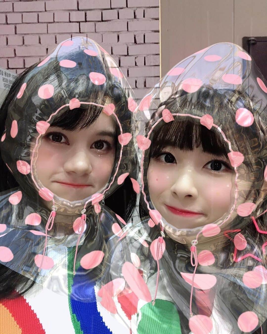 NiziUさんのインスタグラム写真 - (NiziUInstagram)「皆さんこんにちは〜！ NiziUのNINAです💕 皆さん今日一日どうでしたか？ わたしは今日もNiziUのみんなと楽しく過ごしています〜！ それと皆さん！時間があればMV MAKING FILMをぜひ見てくださいね！🥺  여러분 안녕하세요~! NiziU의 NINA입니다💕 모두 오늘 하루 어떠셨나요? 저는 오늘도 NiziU 멤버들이랑 즐겁게 지내고 있어요~!! 그리고 여러분! 시간 되시면 MV MAKING FILM 꼭 봐주세요!🥺  Hi everyone~! I’m Nina of NiziU💕 How is everyone doing lately?? I’ve been having a lot of fun with my members!😆 Also if you guys have some time please watch our MV MAKING FILM! (It would mean the world to me🥰) Hope you guys enjoy the pictures~📷 #niziu #withu #nina #🐶」7月31日 19時45分 - niziu_artist_official