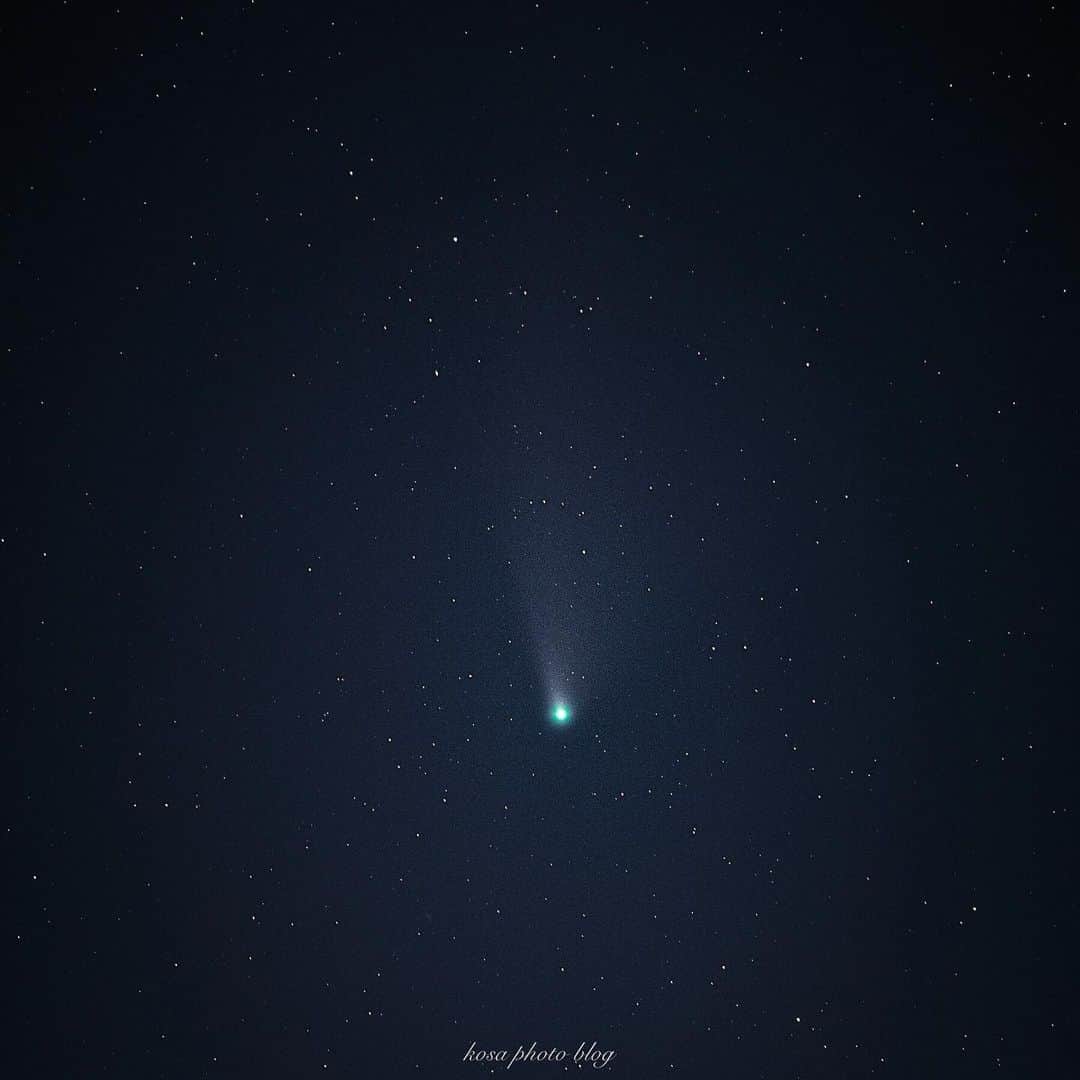 コサさんのインスタグラム写真 - (コサInstagram)「ネオワイズ彗星☄️ 天気予報ではちょっと厳しい感じでしたが… 現地は見事に晴れてくれました😆 ただ月明かりが強くて、薄ワイズ彗星になりましたが…😇 . Location:和歌山 Wakayama / Japan🇯🇵 Date:2020.7.29 Model:@susu.kou Special Thanks:@hirography_321 . #ネオワイズ彗星 #star_hunter_jp #noitenoinstagram #newmilkyway #milkywaychasers #milkywaygalaxy #haida_ig_sh_7_2020 #japan_night_view_member #longexposure_japan #sorakataphoto #art_of_japan_ #tokyocameraclub #dpj_member #IG_PHOS #photo_jpn #ptk_japan #pt_life_ #bestjapanpics #s_shot #LBJ_Legend #白崎海洋公園 #insta_wakayama #グッドトリップ和歌山 #かつらぎーの #ひだかさんぽ #恋するひだか #special_shots #earth_shotz #master_shots #bestphoto_japan」7月31日 19時47分 - kosa_photo