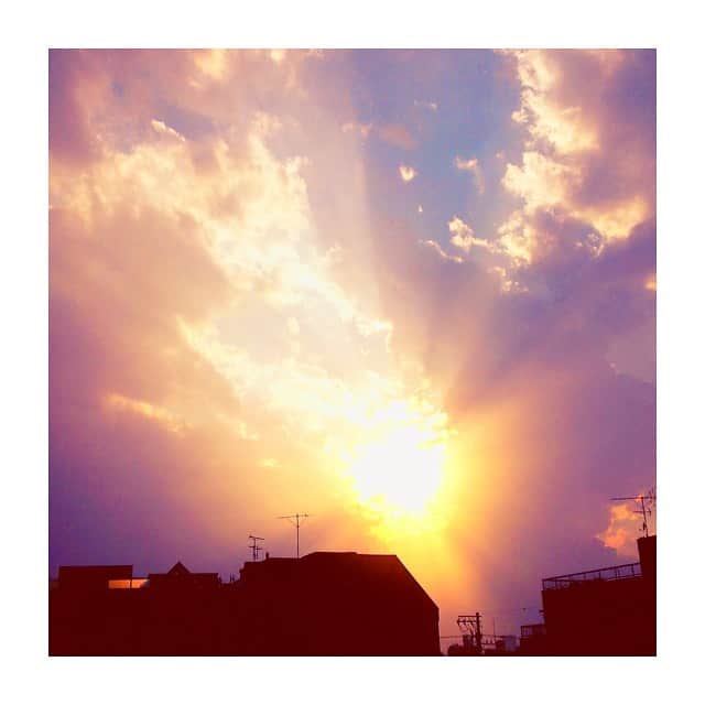 理絵さんのインスタグラム写真 - (理絵Instagram)「お気に入りの空  #sky #cielo #空 #하늘 #cielo_rie #過去pic」7月31日 19時51分 - ____rie____