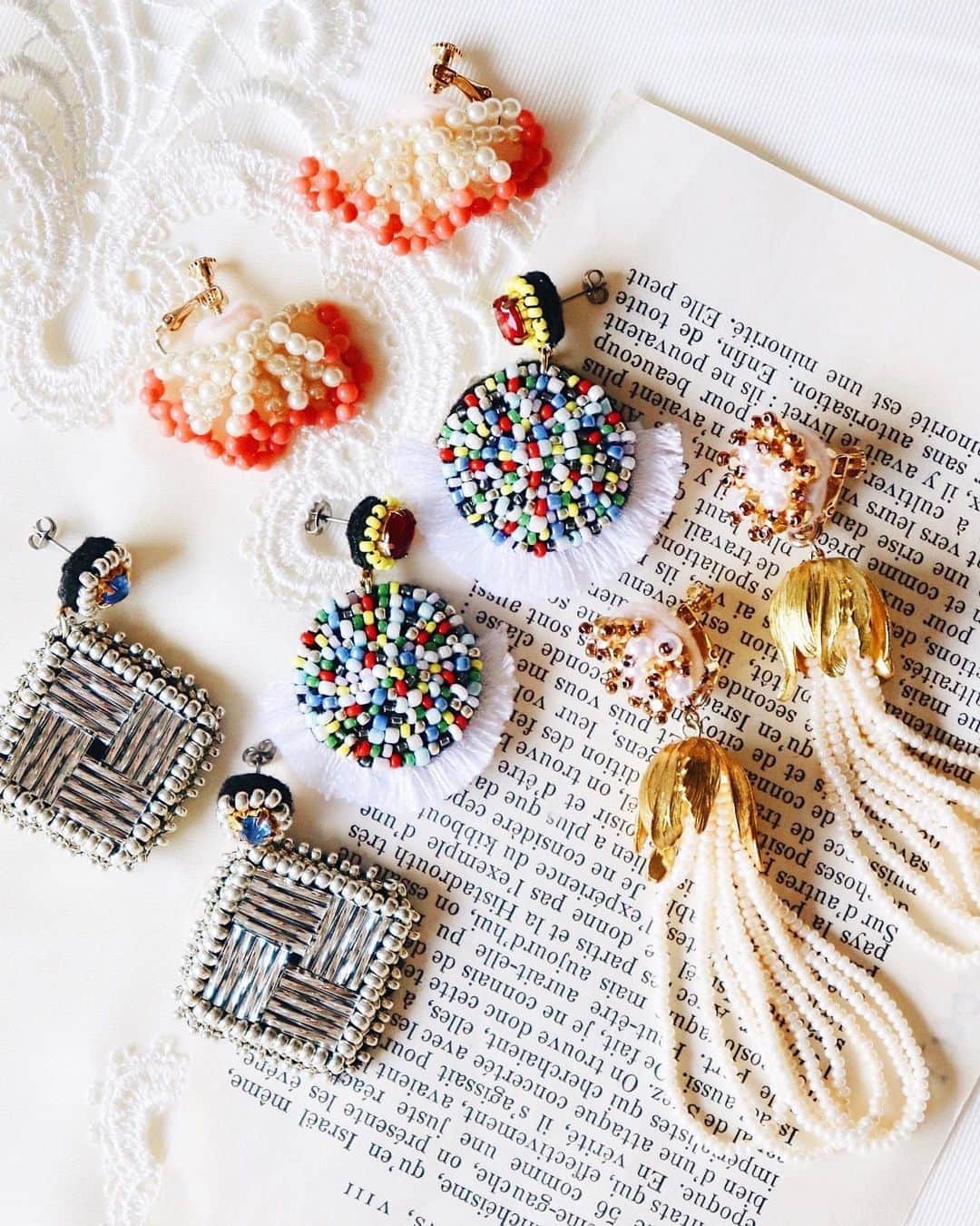 handmade shopのインスタグラム：「8/1(土)21:00〜online shopを﻿ オープンします👼﻿ ﻿ ただ今、販売前に商品を﻿ 見られるようにしてあるので﻿ ﻿ プロフィールのリンクから﻿ アクセスしてください✨﻿ ﻿ サイズや着画、価格を載せています﻿ ﻿ 🐝全てハンドメイド作品です﻿ 既製品のような作りを求める方は﻿ ご購入をご遠慮ください﻿ ﻿ 💘金具の変更はできません🙅‍♀️ ﻿ ﻿ 🇯🇵発送は日本国内のみです﻿ ﻿ 🙏銀行振込やコンビニ払いは期日があります﻿ 余裕を持ってご注文ください﻿ ﻿ 🐠過去作品も販売しております♡﻿ ぜひそちらもチェックしてみてください✨﻿ ﻿ 狙っているものがある方は﻿ 時間をアラームかけたりして﻿ 待ち構えてください！﻿ ﻿ 1日(土)21:00から販売開始です💘﻿ ﻿ 気になる点やご不明な点は﻿ お気軽にDMでご質問ください😊👍﻿」