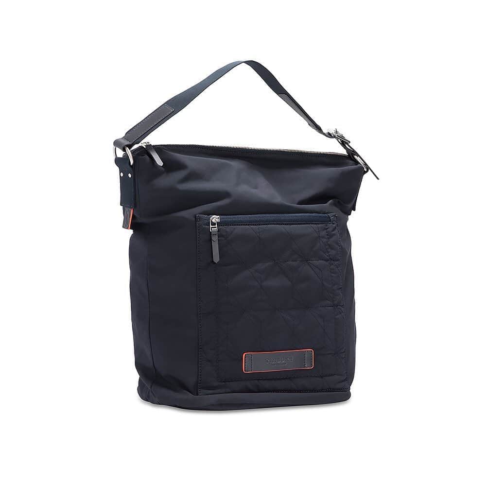 timbuk2のインスタグラム：「timbuk2.jp Bucket Bag　バケットバッグ ・ トートバッグとしても使える、カジュアルだがスタイリッシュなショルダーバッグ。 ・ #timbuk2jp #ティンバック2 #トートバッグ #totebag #バックパック #backpack #pcバッグ #laptopbag #コーデ #coordinate #ファッション #fashion #ライフスタイル」
