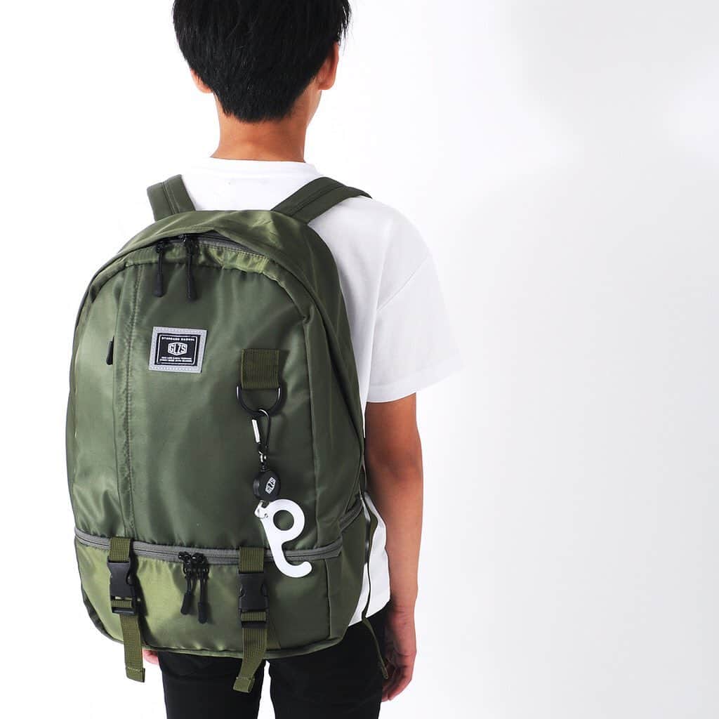 GLAZOSさんのインスタグラム写真 - (GLAZOSInstagram)「. New items! . #GLAZOS エチケットアイテム 新作入荷しております◎ . #新しい生活様式 の中で 普段の生活の中でオススメなのが #ドアオープナー ・ 不要な接触を避け、 外出時などもリュックやベルトループに取り付けられるので持ち運びもスムーズに♩ . また、マスクケースは 外での#食事 の時や #塾 、#学童 などの付け外し時の管理にオススメです。 . ぜひサイトのほう チェックしてみてください～！ . #boy #kids #fashion #summer #小学生 #中学生 #wear #男の子 #ボーイズファッション  #プチプラ #new #3cs #感染予防 #飛沫予防 #ドアオープナー #マスクケース #mask」7月31日 20時09分 - glazos_official