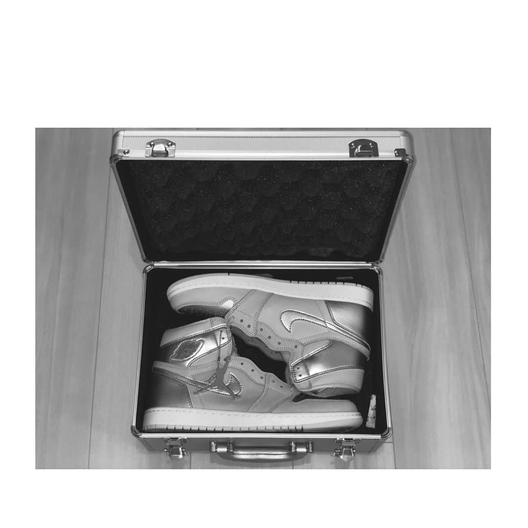 ベンドラメ礼生のインスタグラム：「2020.07.31  Air Jordan 1 co.jp 『 TOKYO 』  ケースがカッコ良すぎて😩。  #airjordan1cojp  #aj1tokyo2020」
