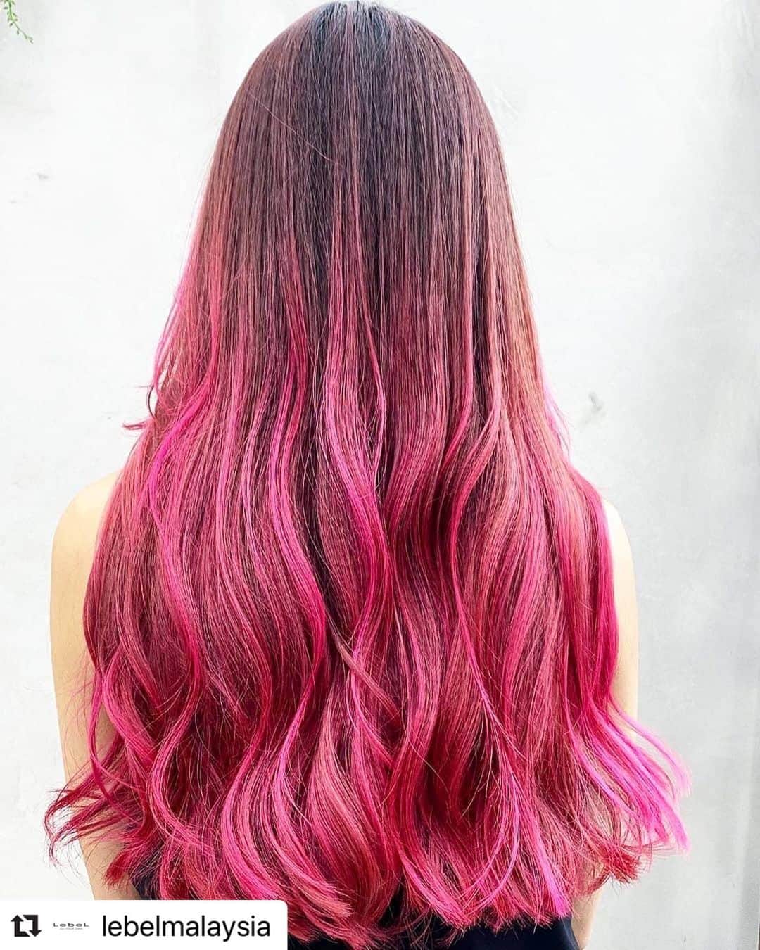 ロコル公式アカウントのインスタグラム：「#Repost @lebelmalaysia with @make_repost ・・・  I like your color style.   Let me repost.  素敵なカラーデザインですね！  リポストさせて頂きます。  #ロコル #locor #ヘアカラー #haircolor #外国人風カラー #外国人スタイル  #サロンカラー　#saloncolor #バレイヤージュ　#balayage #ハイトーンカラー　#hightone  #デザインカラー　#designcolor  #color #hair #ルベル #lebel　 #タカラベルモント #takarabelmont #stay_creative  #ステイクリエイティブ #クリエイティブを続けよう」