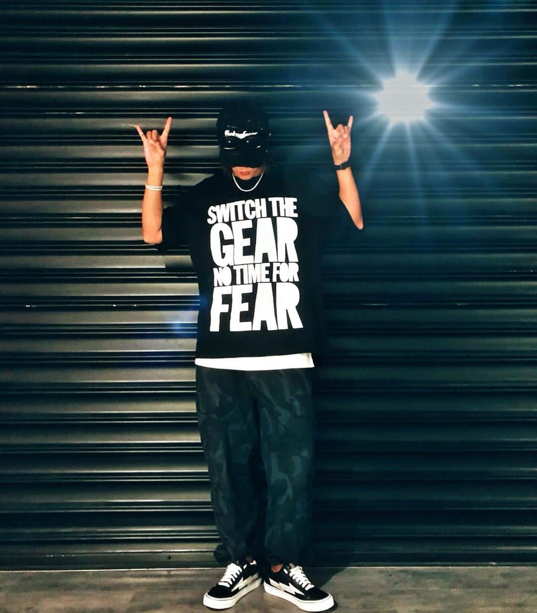 ショウ・ルオさんのインスタグラム写真 - (ショウ・ルオInstagram)「🤘新的ㄧ天🤘  thanks for your support  @henryholland  Stay Safe 🙏❤️  #gotnofears_official」7月31日 20時24分 - showlo
