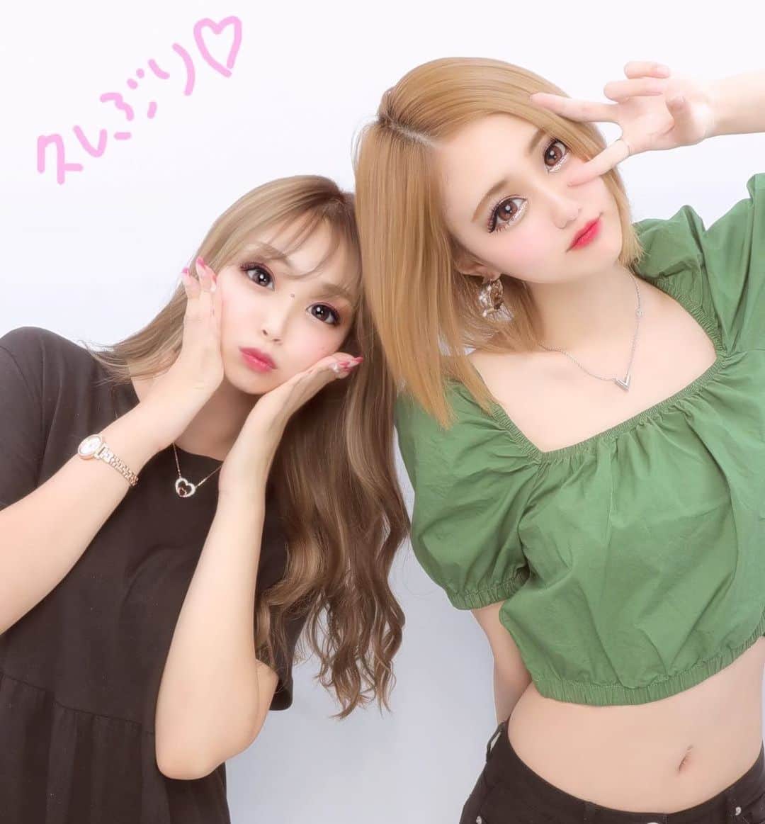 守田美咲のインスタグラム：「オラのマブ🎀✨  久しぶりに会えて幸せやった🌟 久しぶりに会っても、昨日会ったかのようにスラスラ喋れるし、めっちゃおもろいしやっぱりマブ🧚🏼‍♀️  らぶりん💓💓💓  #マブダチ #プリント倶楽部 #らぶ #ショッピング」