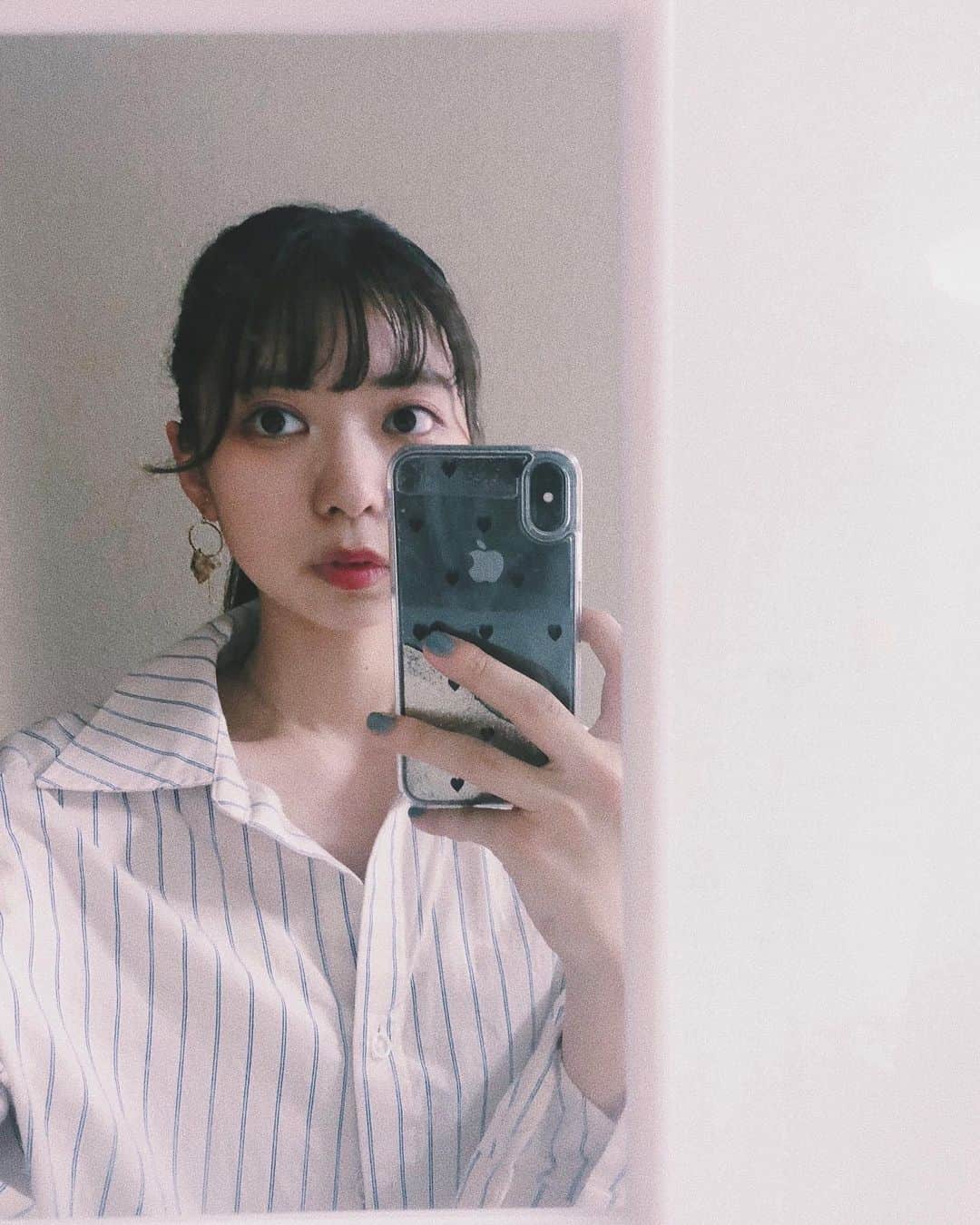 のインスタグラム：「ㅤㅤㅤㅤㅤㅤㅤㅤㅤㅤㅤㅤㅤ --------------------------------------------- ㅤㅤㅤㅤㅤㅤㅤㅤㅤㅤㅤㅤㅤ 自撮りがポストカードになるのは少し照れます、、、。 ｷｬｱ~ ㅤㅤㅤㅤㅤㅤㅤㅤㅤㅤㅤㅤㅤ ㅤㅤㅤㅤㅤㅤㅤㅤㅤㅤㅤㅤㅤ スリップマット買って下さると、 この写真が入ったポストカードにメッセージを書いて プレゼントフォーユーです。 ㅤㅤㅤㅤㅤㅤㅤㅤㅤㅤㅤㅤㅤ ㅤㅤㅤㅤㅤㅤㅤㅤㅤㅤㅤㅤㅤ わたしの右腕が試されるとき！ 何描こうかな( ◠‿◠ ) ㅤㅤㅤㅤㅤㅤㅤㅤㅤㅤㅤㅤㅤ ㅤㅤㅤㅤㅤㅤㅤㅤㅤㅤㅤㅤㅤ  ---------------------------------------------」