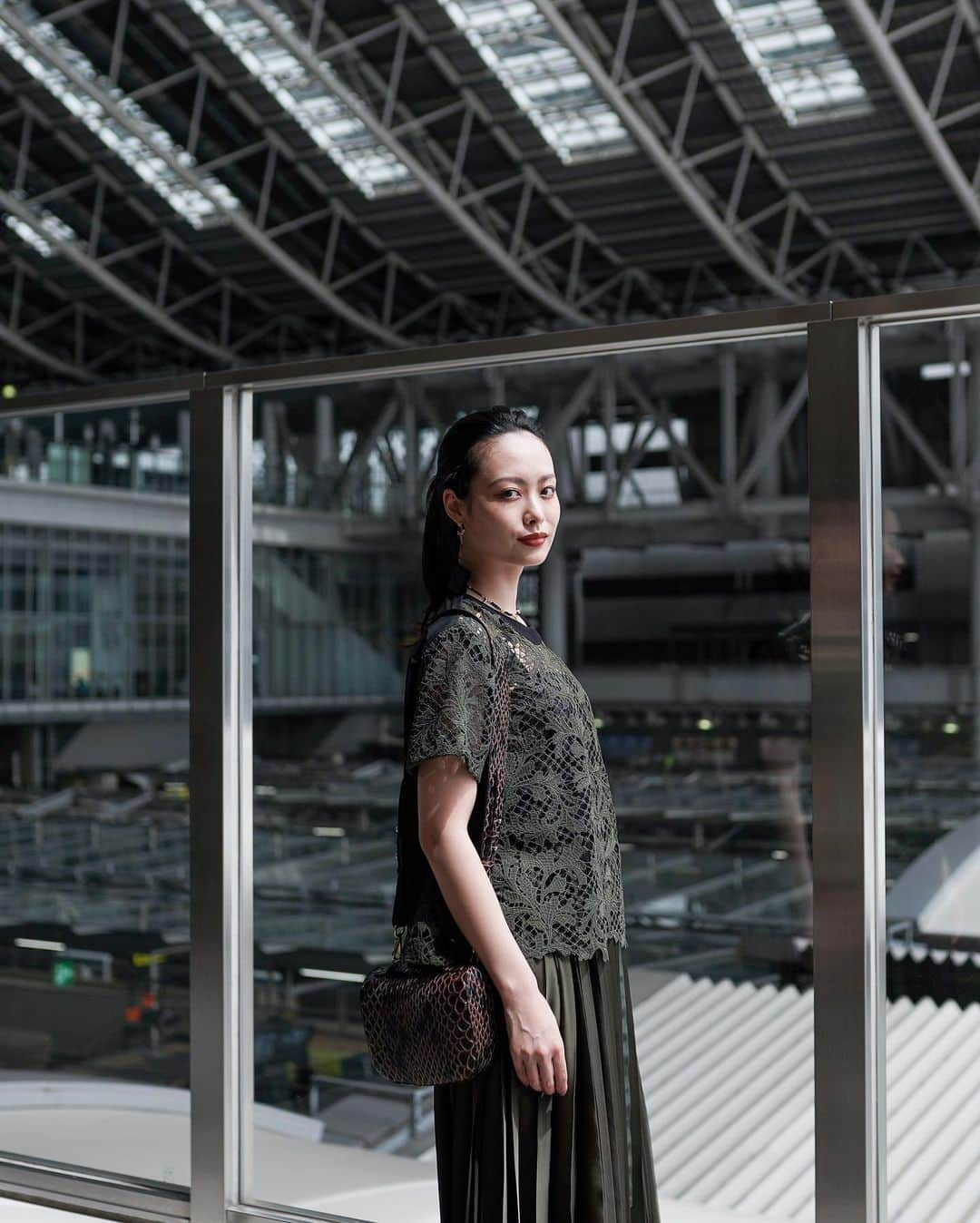 Fashionsnap.comさんのインスタグラム写真 - (Fashionsnap.comInstagram)「【#スナップ_fs】 Name 川岸里菜 Shirt #sacai Skirt  #sacai Bag #SimoneRocha Shoes #sacai Necklace #handmade  #fashionsnap #fashionsnap_women」7月31日 20時28分 - fashionsnapcom