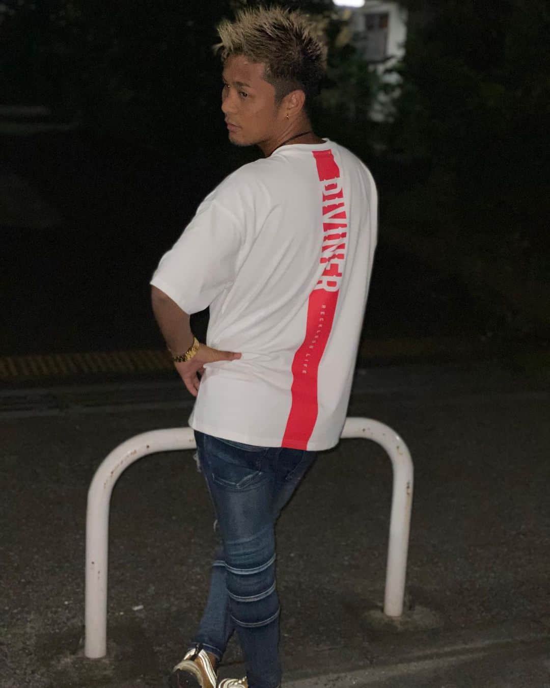 大沢文也のインスタグラム：「新作メッチャ格好良いですよ！ 皆さん是非ともチェック😁👍 @diviner_official   #diviner #おしゃれ #オシャレ #おしゃれさんと繋がりたい #おしゃれ男子 #tシャツ」