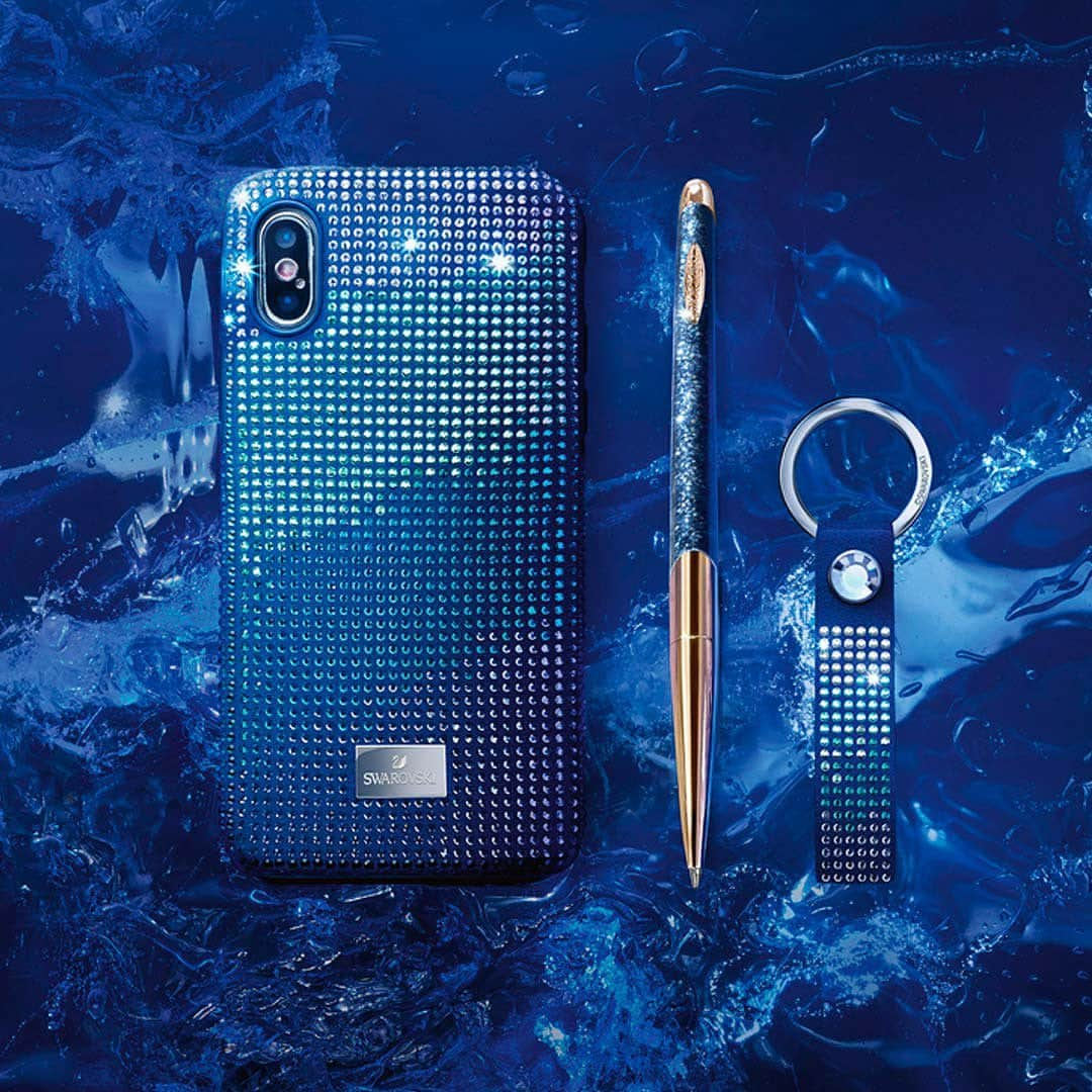 SWAROVSKIさんのインスタグラム写真 - (SWAROVSKIInstagram)「It's time to complete your accessories with our must-haves now in blue. #Swarovski125years」7月31日 20時45分 - swarovski